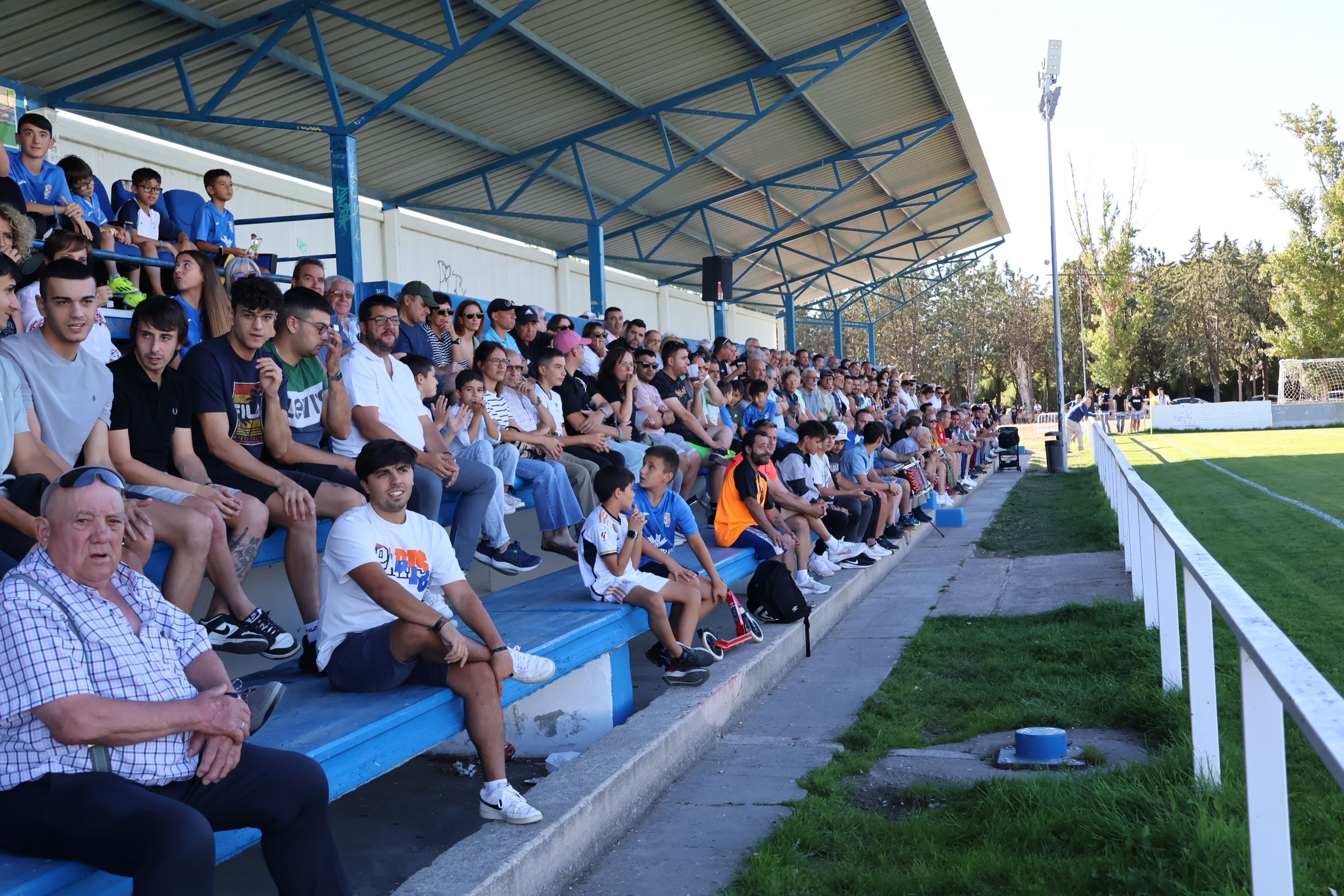 CD Villaralbo- Ciudad Rodrigo CF. Afición en Los Barreros