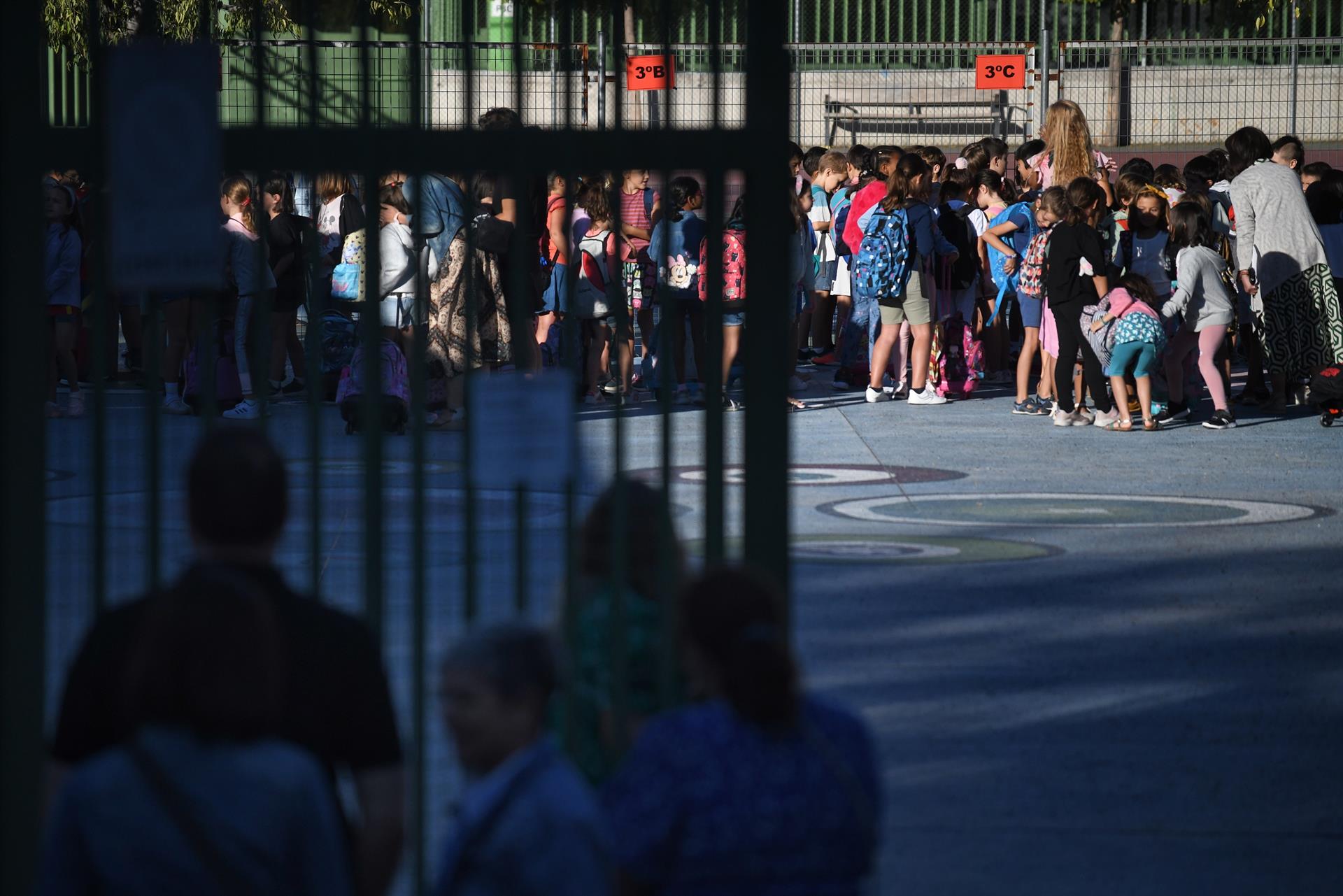 Niños en el patio el primer día de colegio   Fernando Sánchez   Europa Press