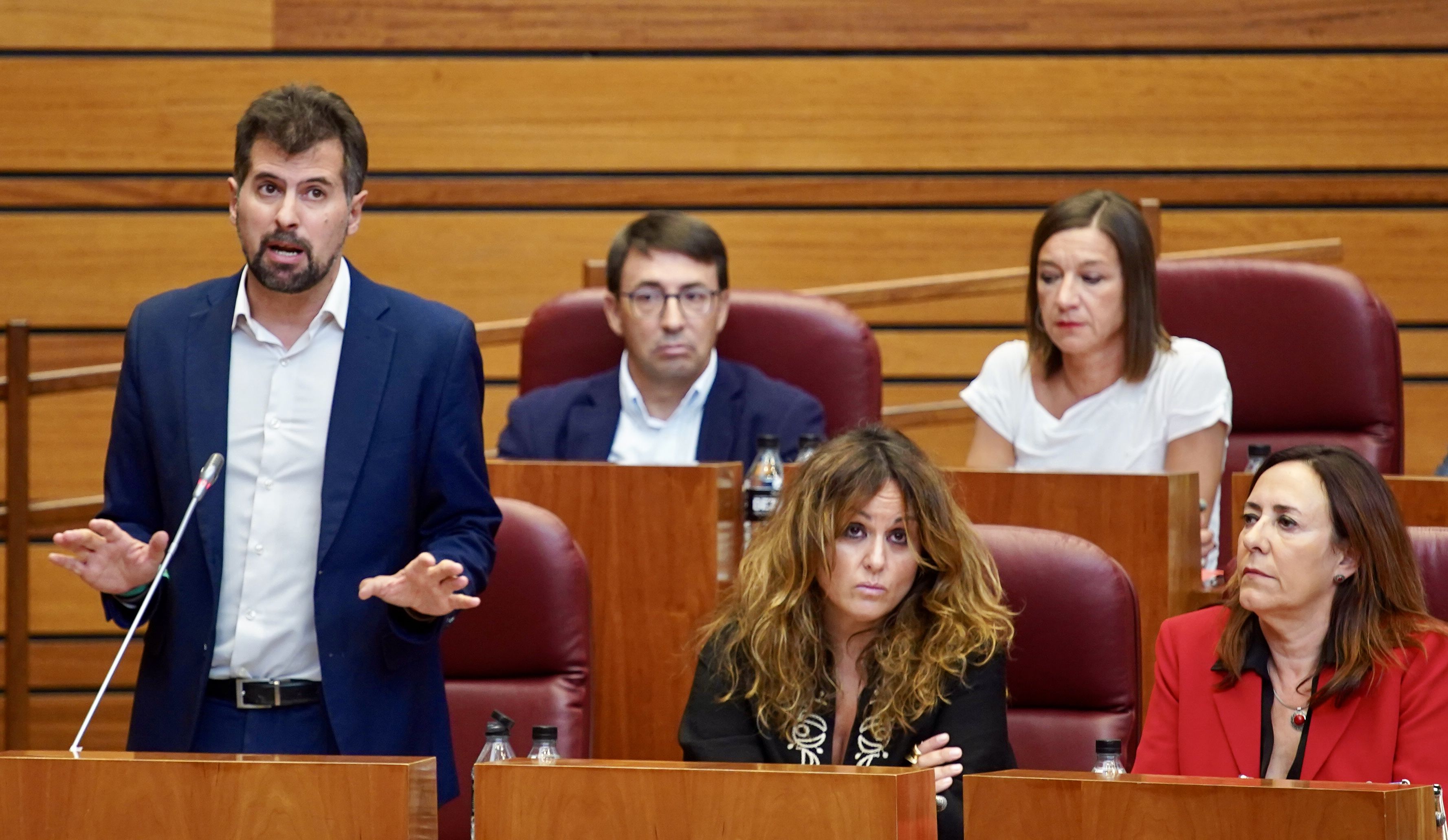 Intervención del portavoz socialista Luis Tudanca en el Pleno de las Cortes de Castilla y Leon.Foto: Miriam Chacón. ICAL