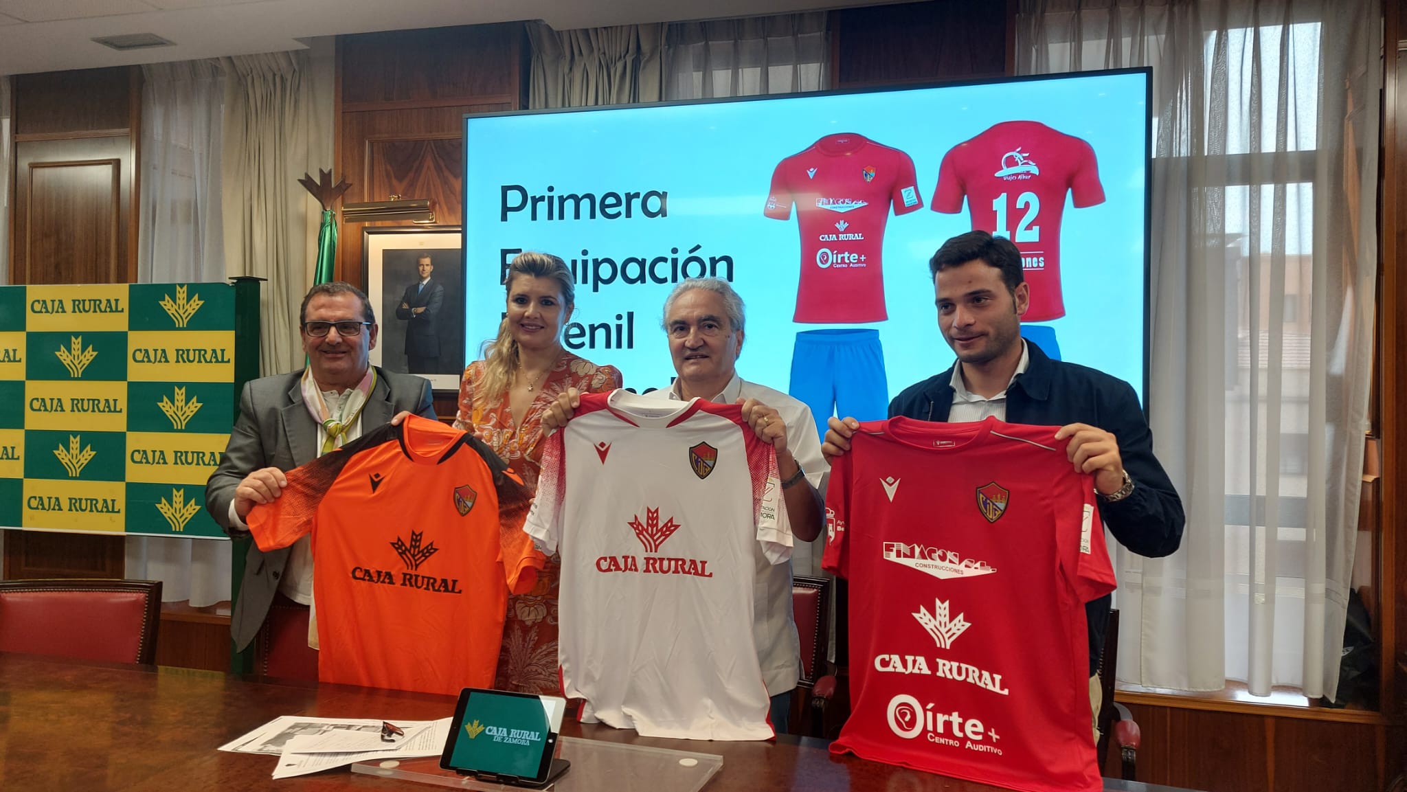 Presentación equipaciones del CD Benavente