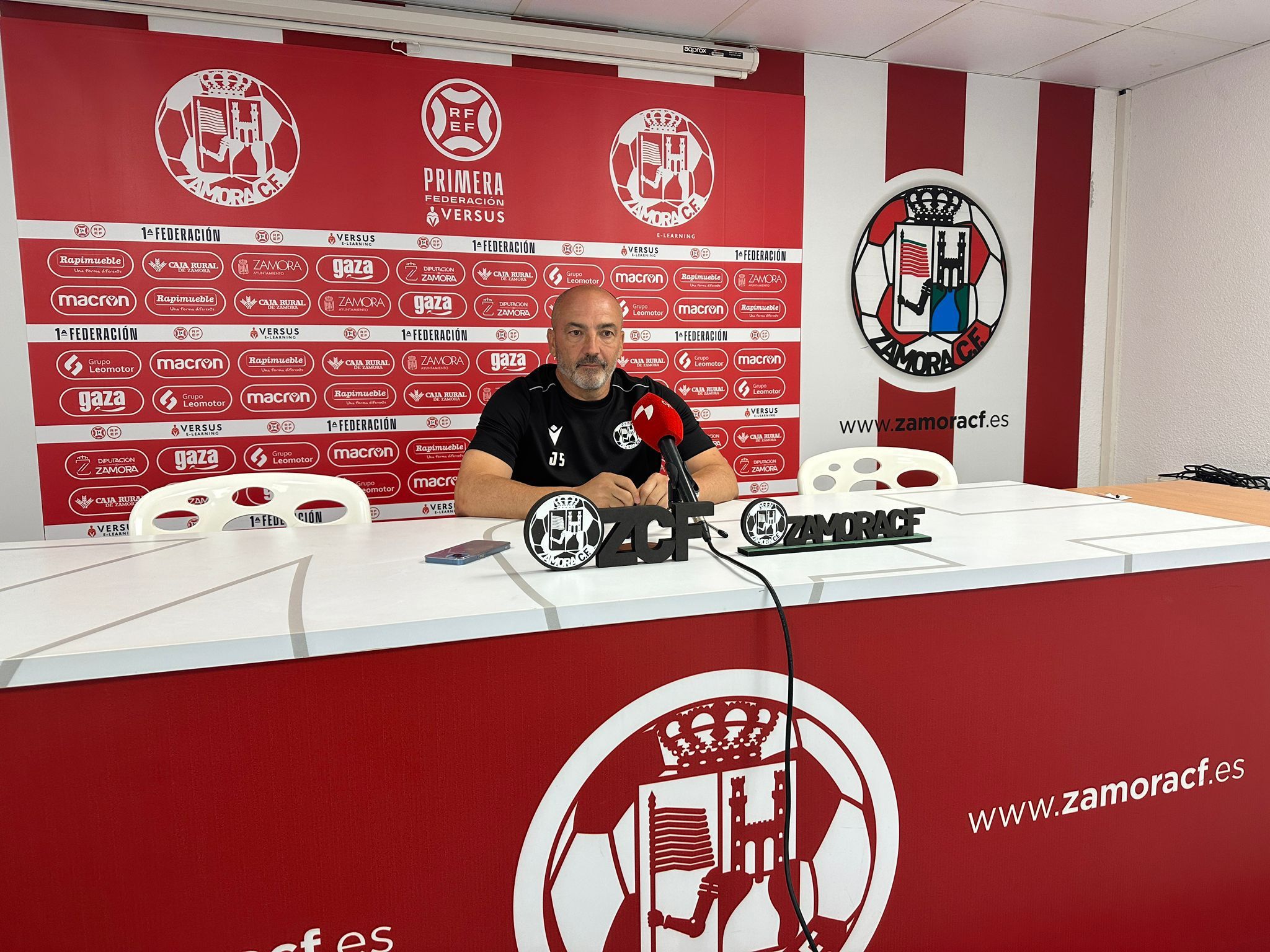 Juan Sabas en rueda de prensa