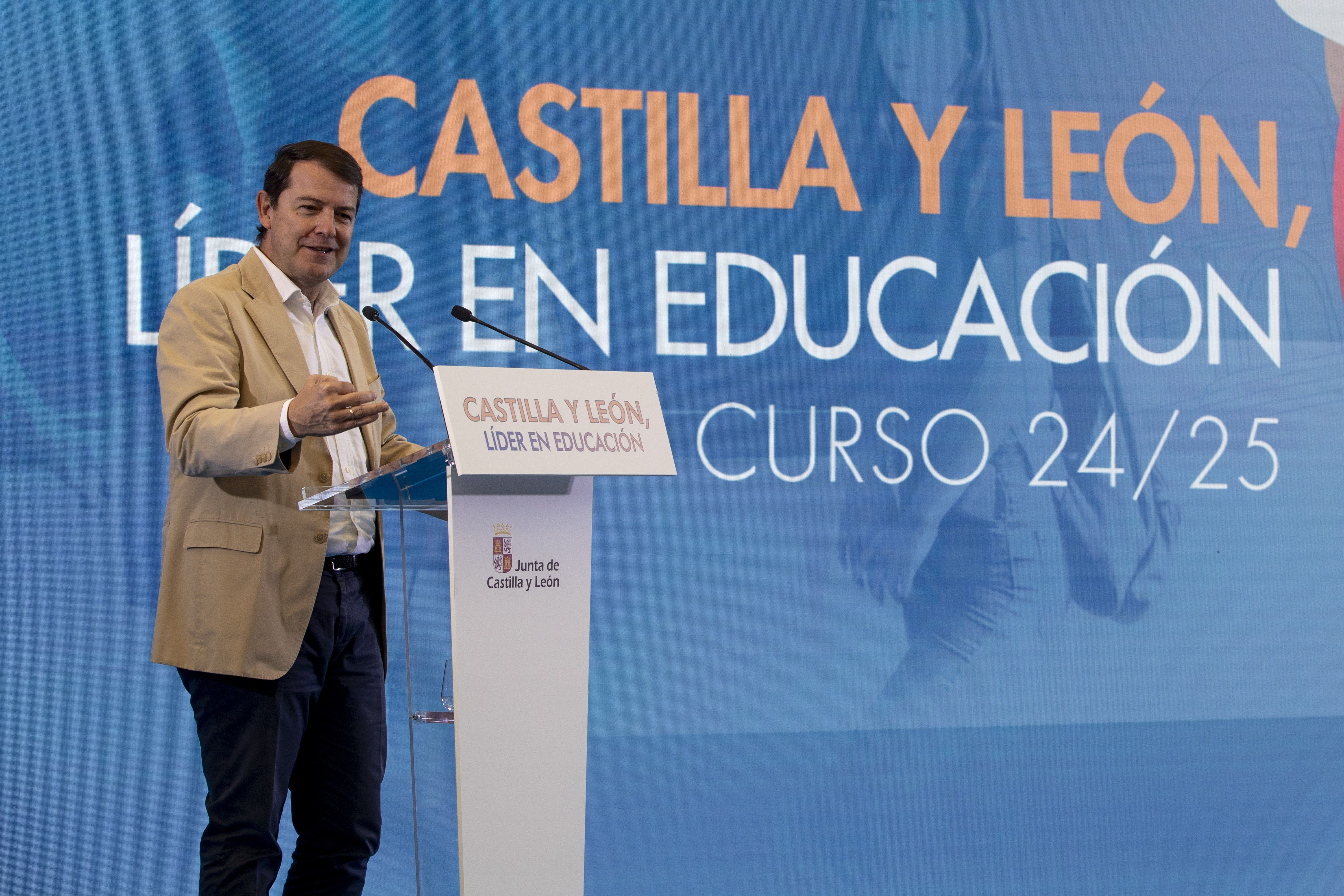 Rmestudios  ICAL. El presidente de la Junta de Castilla y León, Alfonso Fernández Mañueco, inaugura en Fontiveros (Ávila)el curso escolar 2024 2025 de las enseñanzas escolares no universitarias de Castilla y León