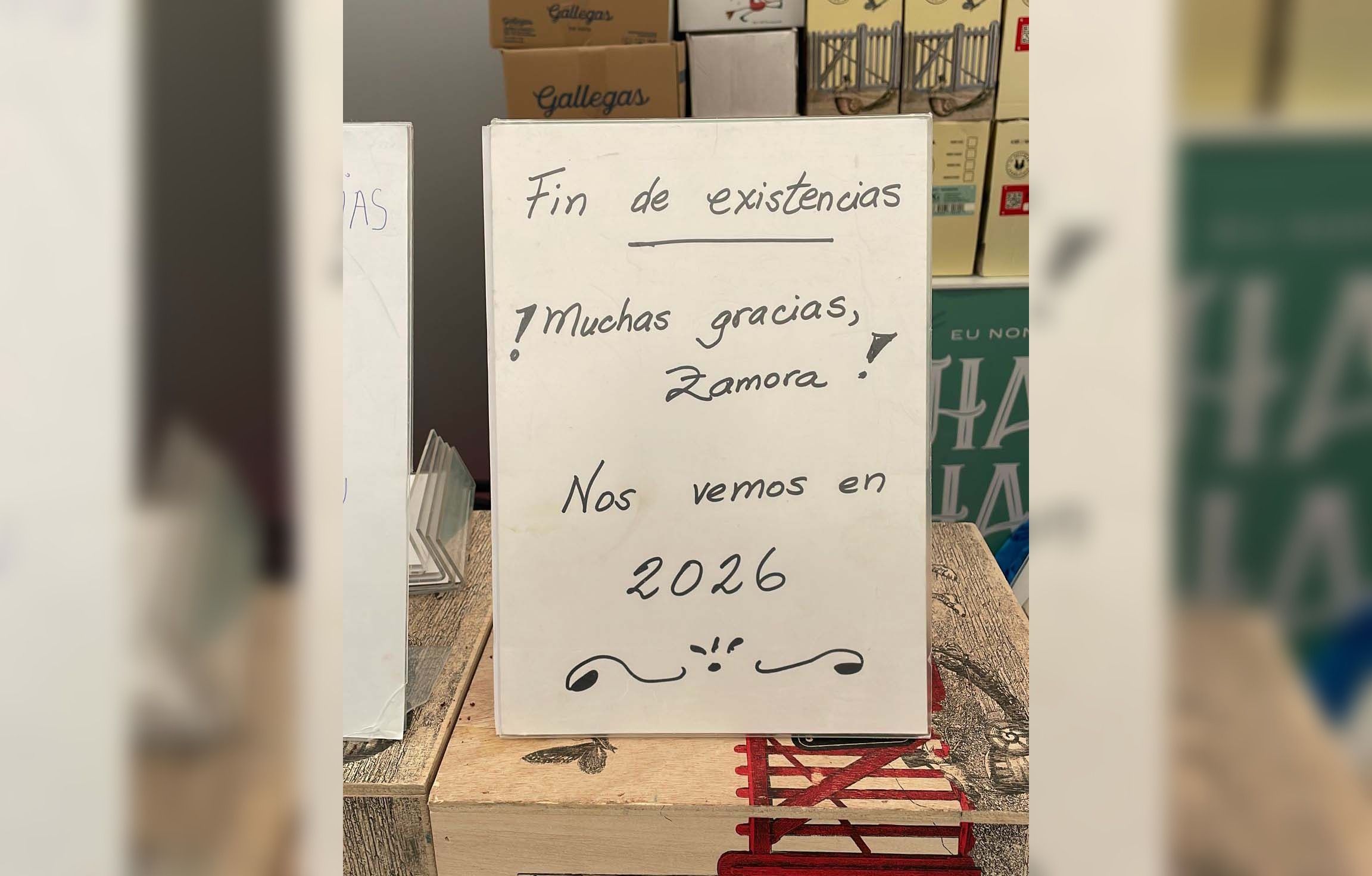 Cartel de un stand anunciando el fin de existencias en Fromago