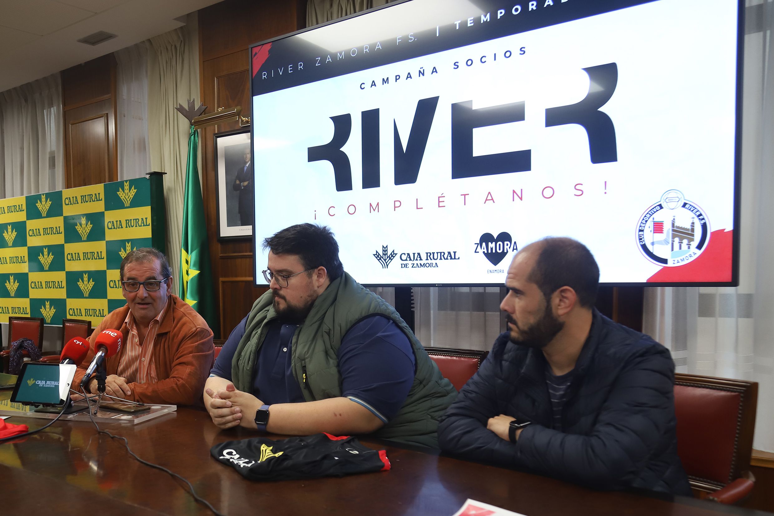 Presentación del patrocinio de Caja Rural de Zamora al CD River FS