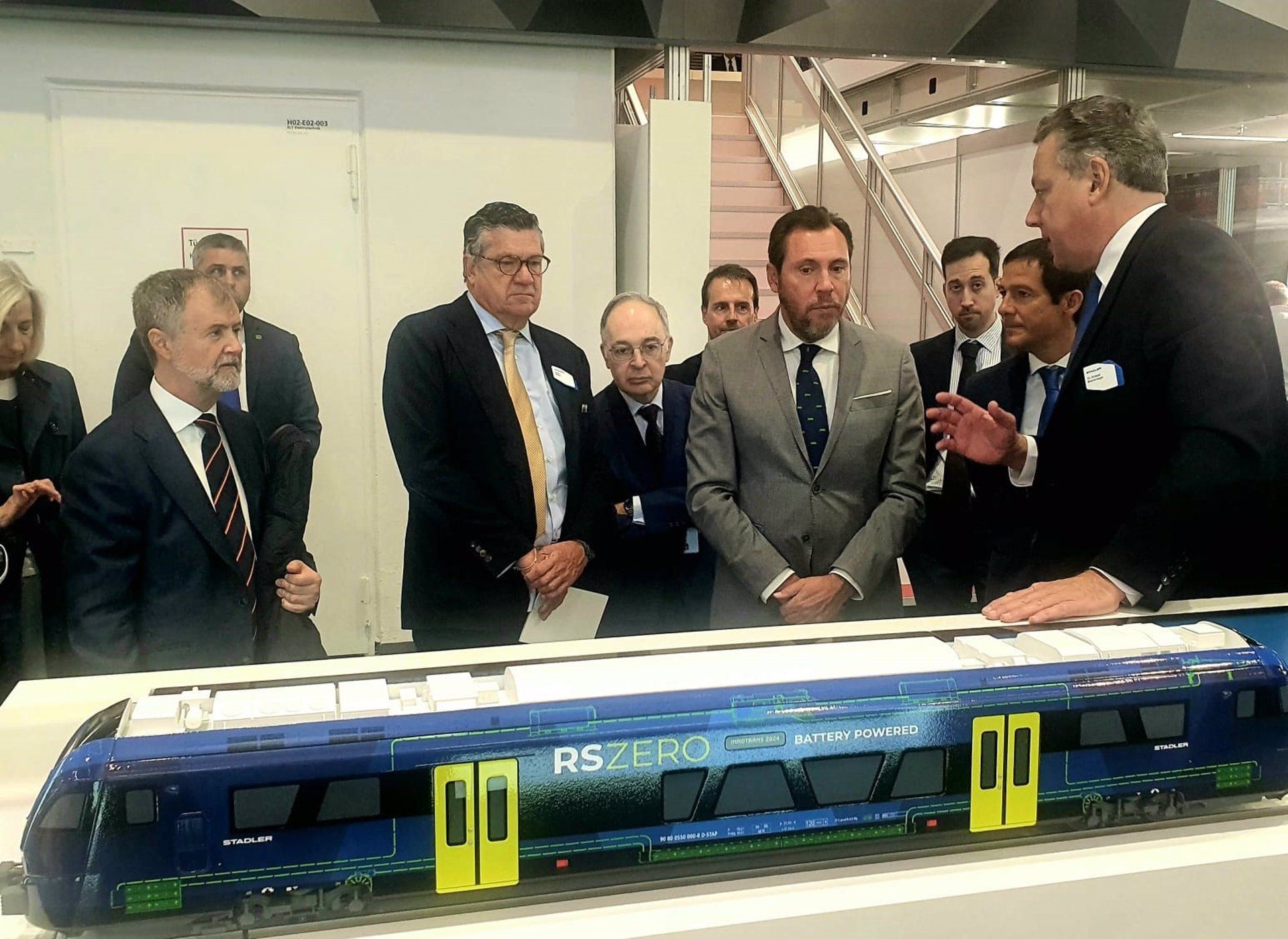 El ministro de Transportes y Movilidad Sostenible, Óscar Puente, durante la feria internacional InnoTrans, en Berlín (Alemania). EP.