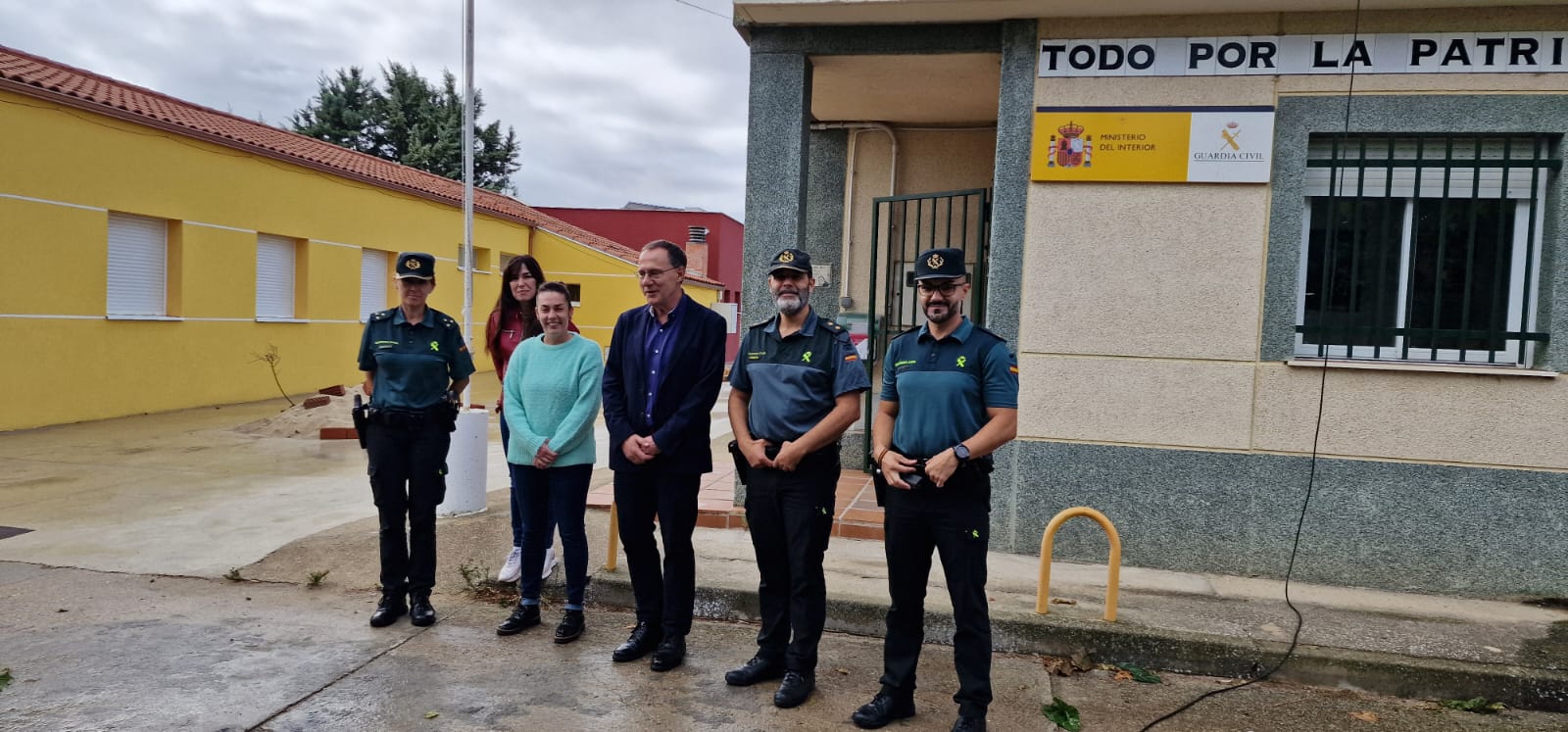 Ángel Blanco visita el acuartelamiento de la Guardia Civil en Arcenillas