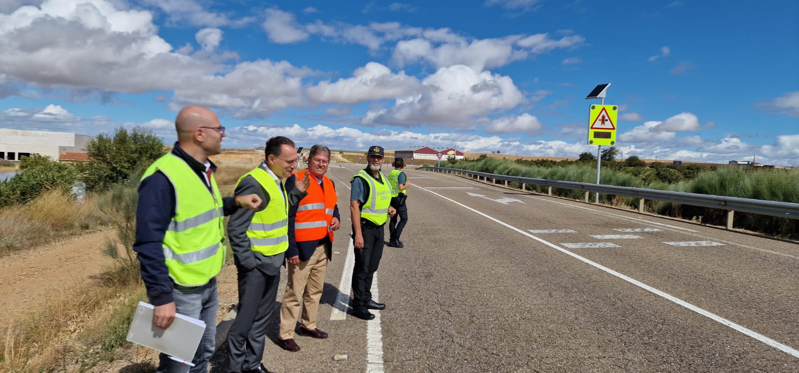 Ángel Blanco visita el cruce inteligente de Fuentesaúco