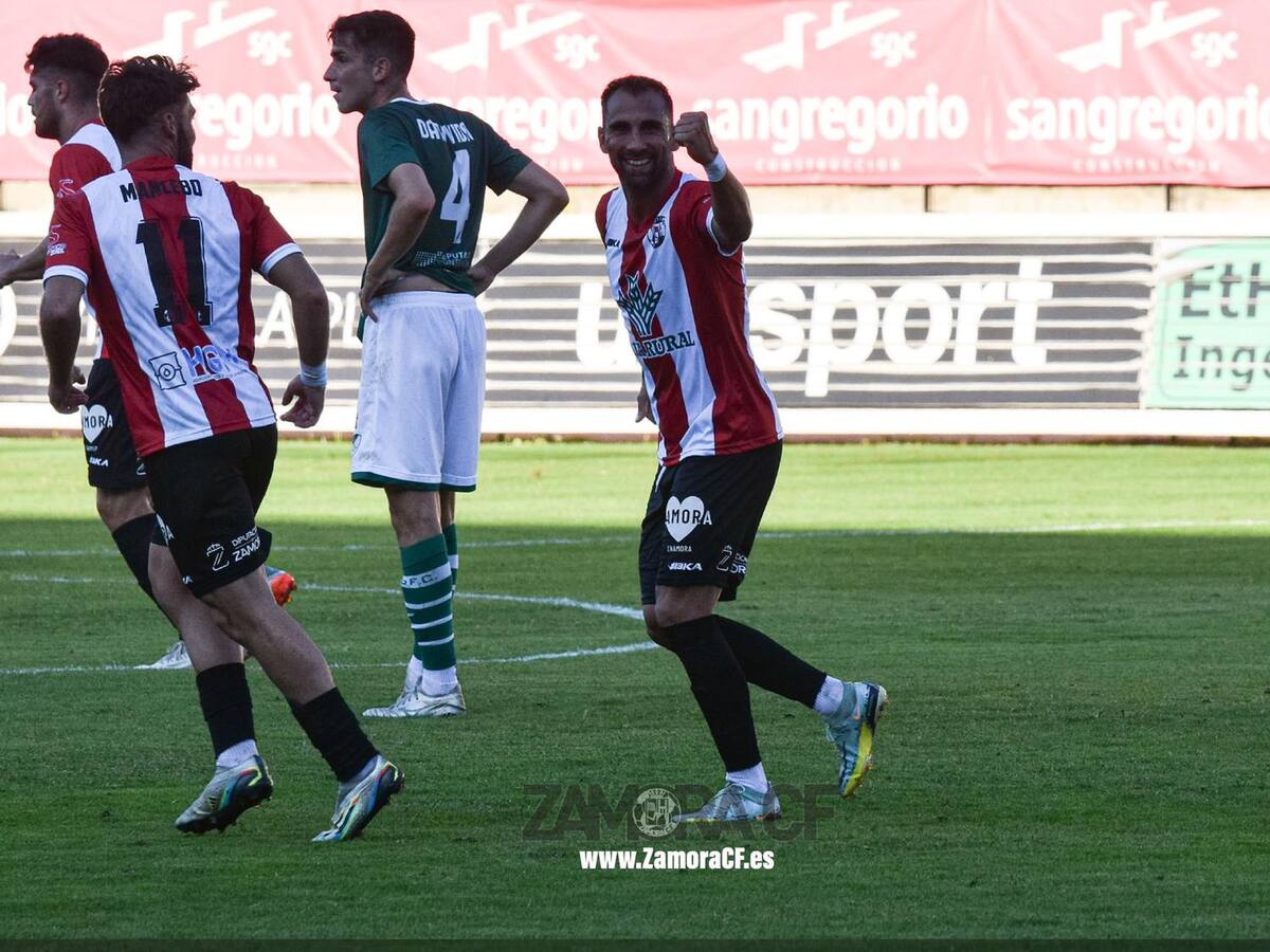 Pito Camacho celebrando un gol. Archivo. Foto Zamora CF