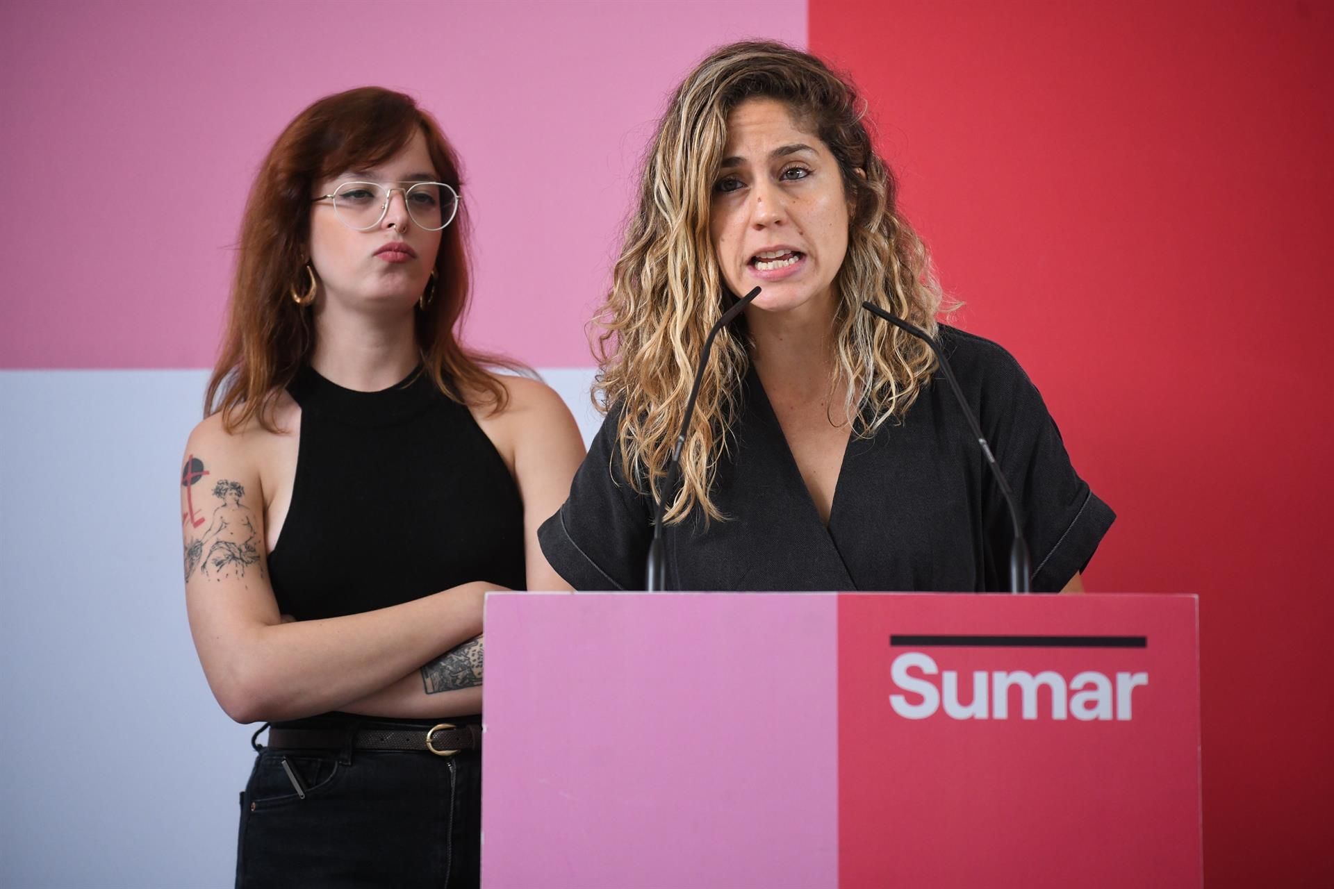 La secretaria de Comunicación de Sumar, Elizabeth Duval, acompañada por la Secretaria de Organización de Sumar, Lara Hernández. EP