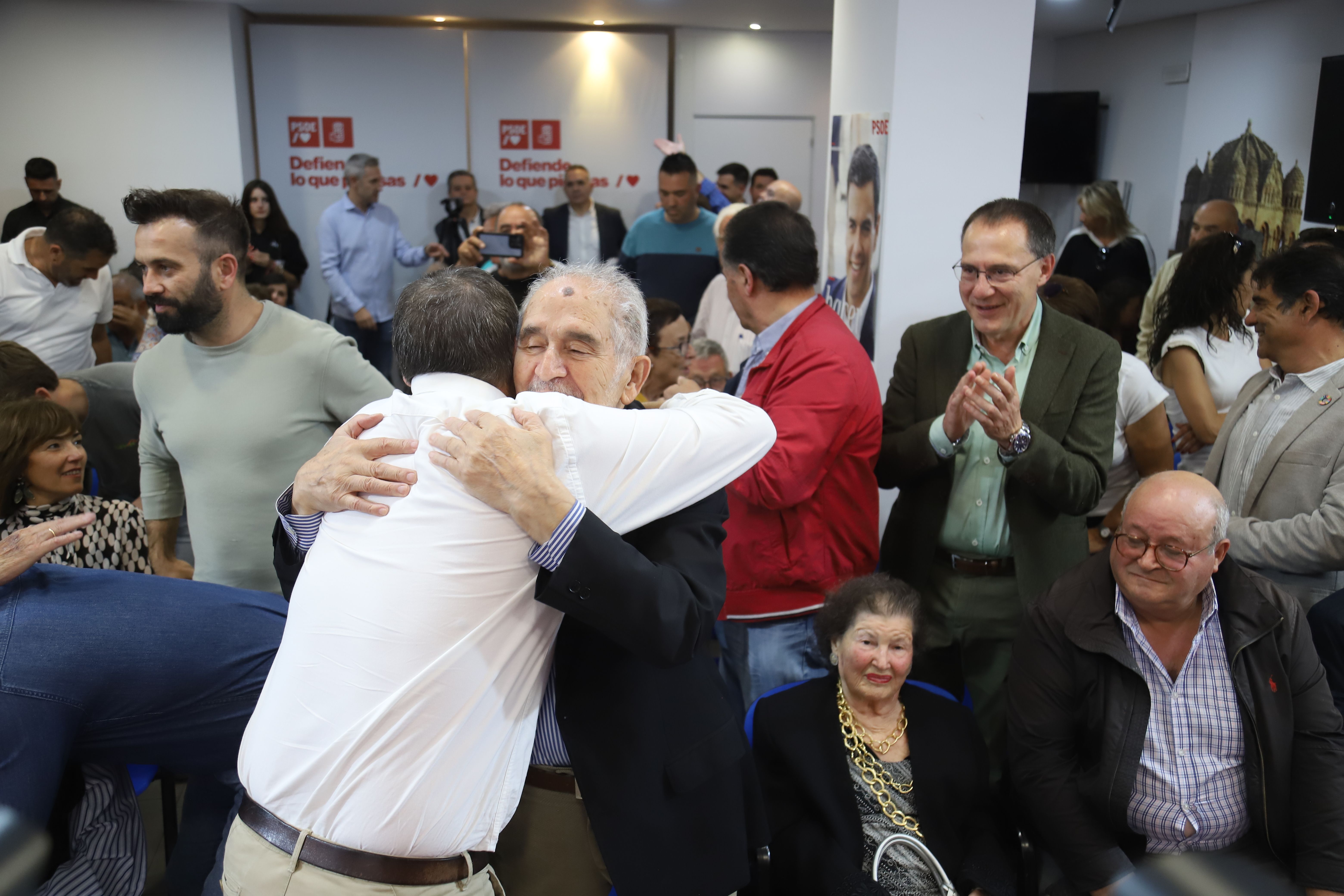 Patxi López preside el acto del PSOE Zamora en homenajea a sus militantes más veteranos