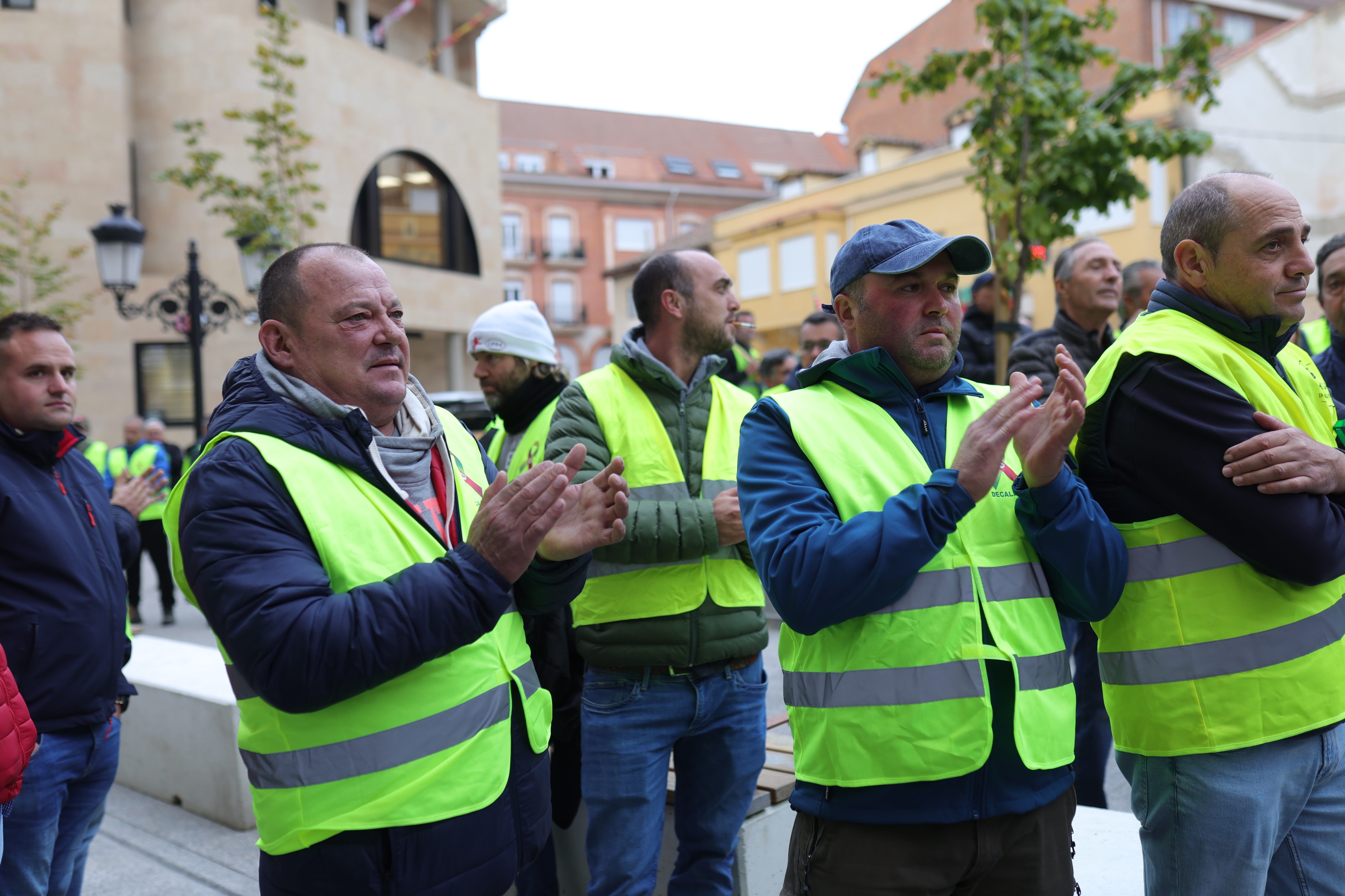 JL Leal / ICAL. Concentración en apoyo a un agricultor y un ganadero juzgados por los disturbios en las protestas agrarias 