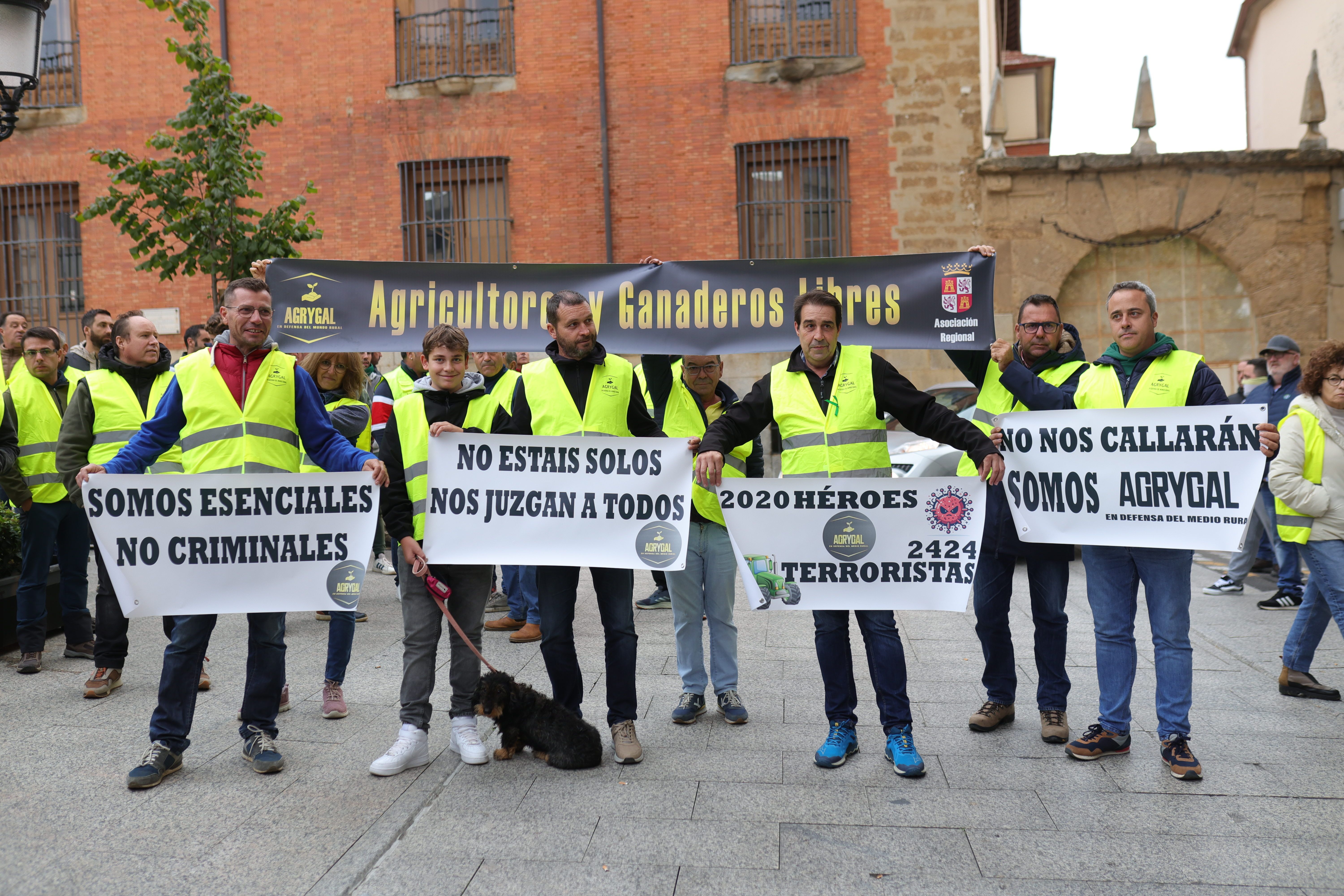 JL Leal / ICAL. Concentración en apoyo a un agricultor y un ganadero juzgados por los disturbios en las protestas agrarias 