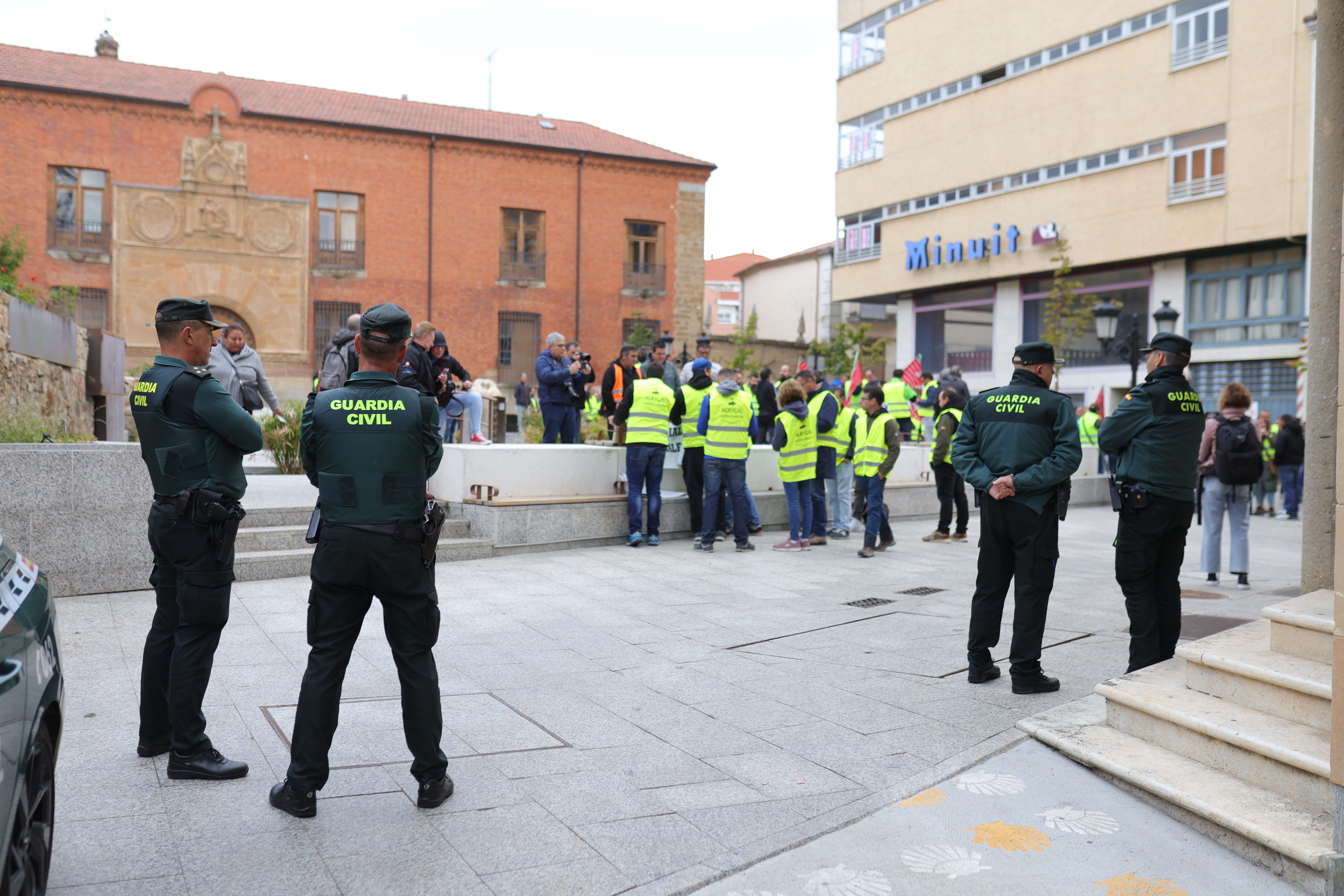 JL Leal / ICAL. Concentración en apoyo a un agricultor y un ganadero juzgados por los disturbios en las protestas agrarias 