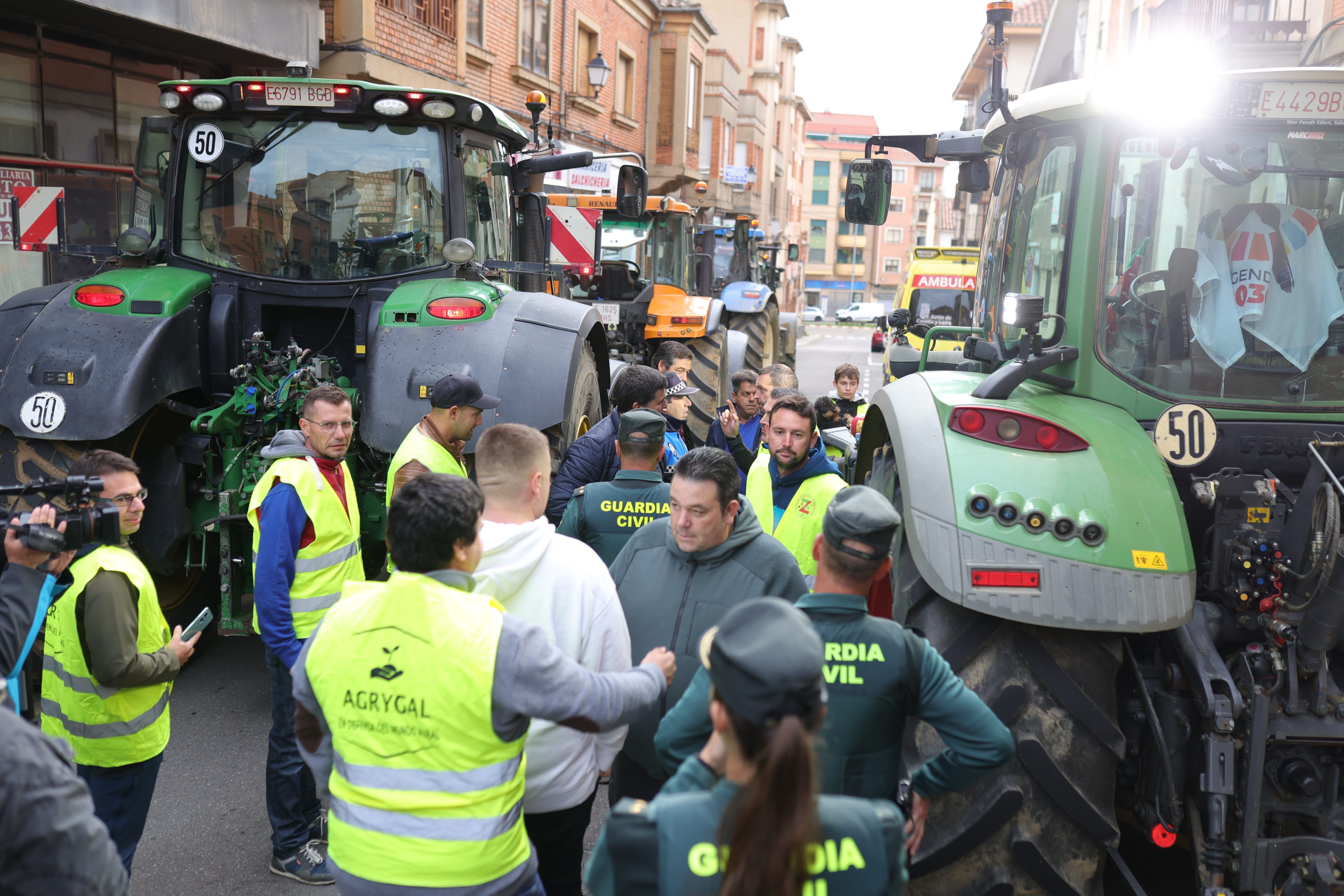 JL Leal / ICAL. Concentración en apoyo a un agricultor y un ganadero juzgados por los disturbios en las protestas agrarias 