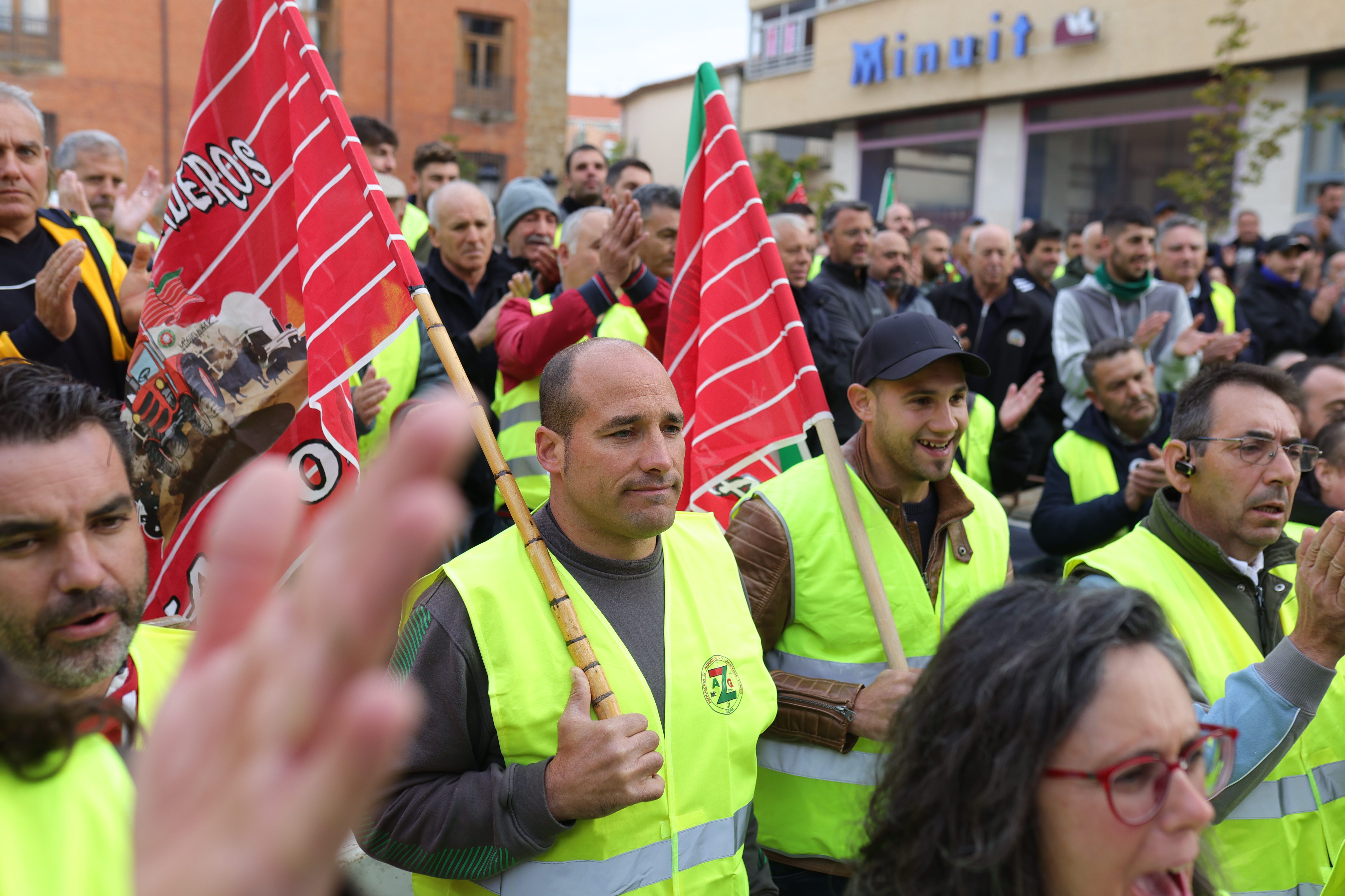 JL Leal / ICAL. Concentración en apoyo a un agricultor y un ganadero juzgados por los disturbios en las protestas agrarias 