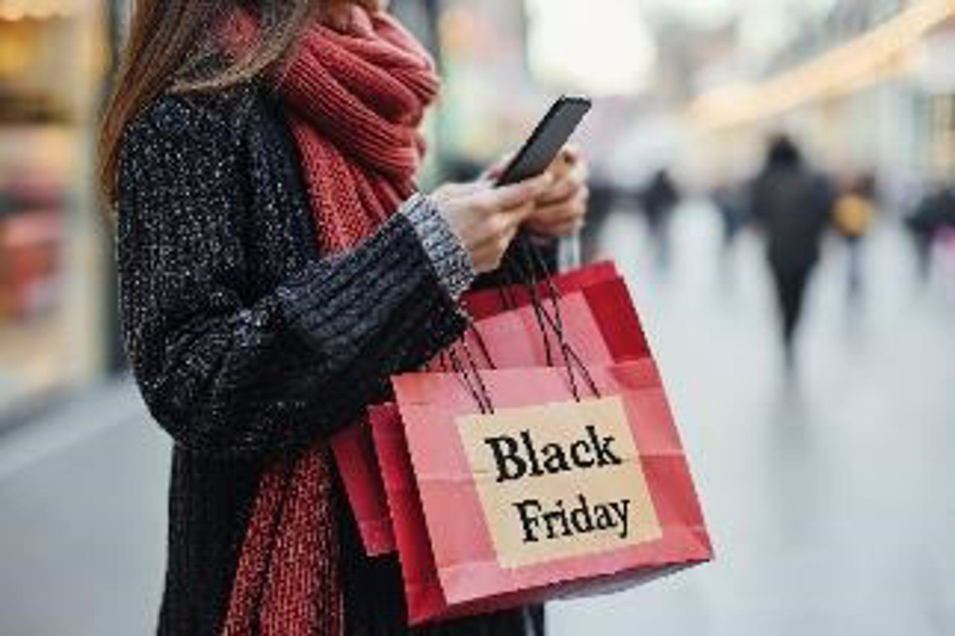 Las ventas online durante Black Friday y Cyber Monday crecerán un 24% y un 18% respectivamente en la campaña 2024.   WEBLOYALTY.