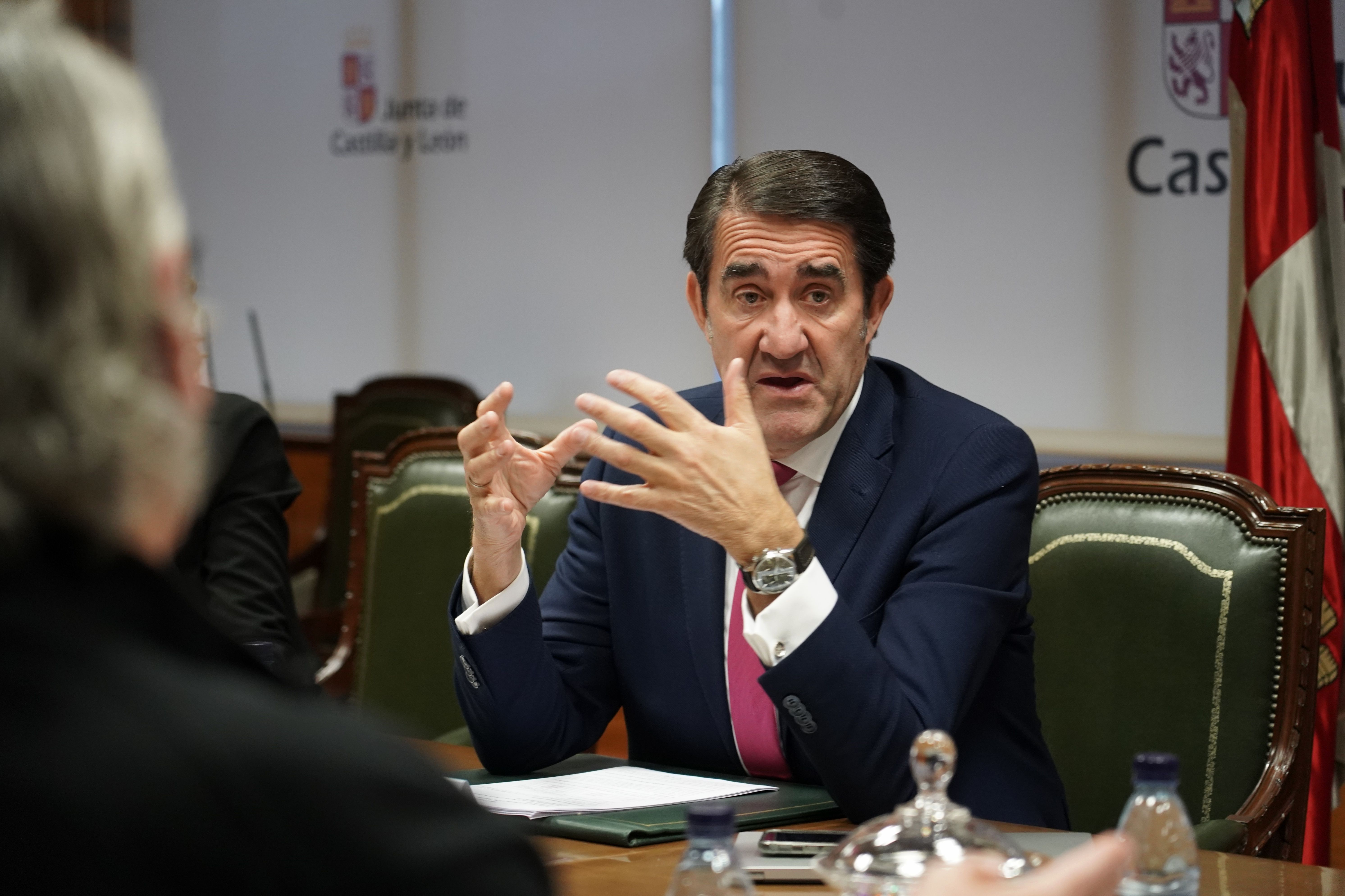 Rubén Cacho  ICAL . El consejero de Medio Ambiente, Vivienda y Ordenación del Territorio, Juan Carlos Suárez Quiñones.