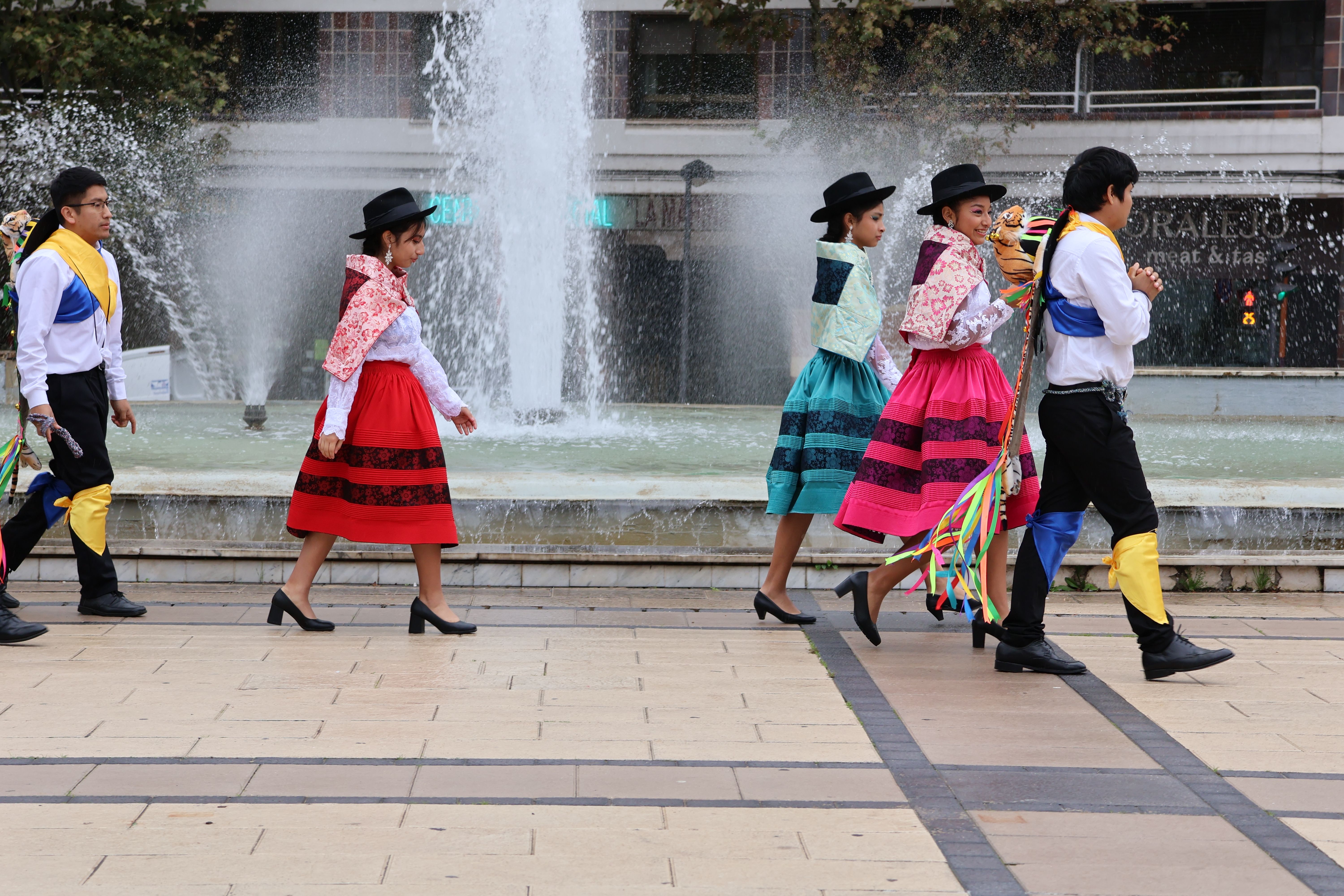 Danzas peruanas en la plaza de La Marina 