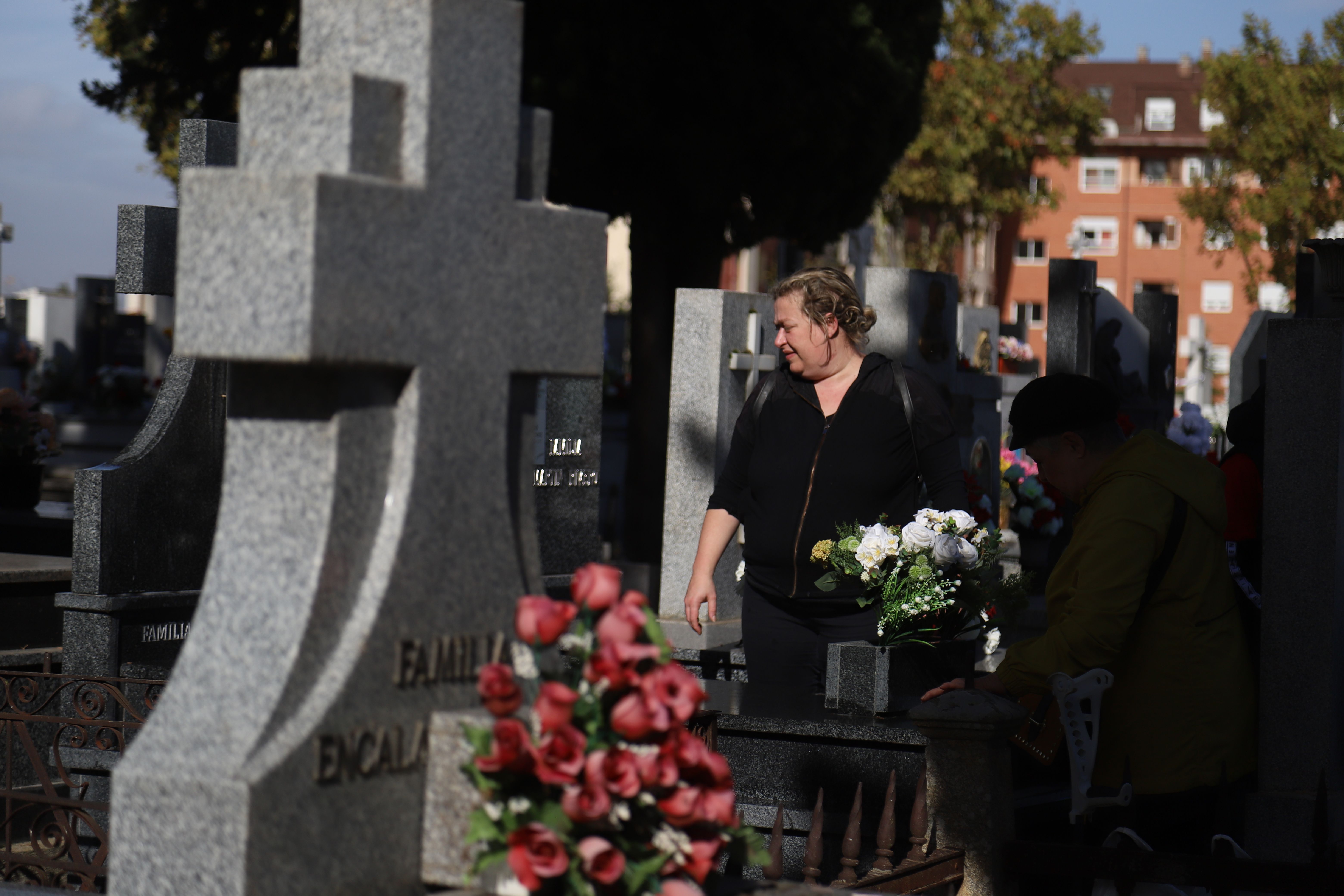 Cientos de zamoranos acuden al cementerio para recordar a los suyos por Todos los Santos Fotos: María Lorenzo