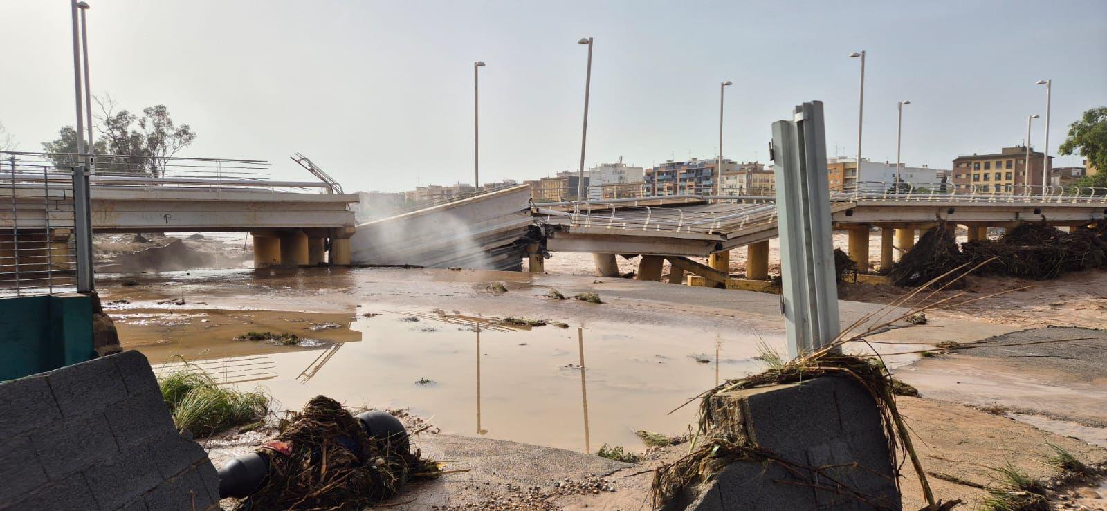 Puente de Carlet destrozado por la fuerza del agua