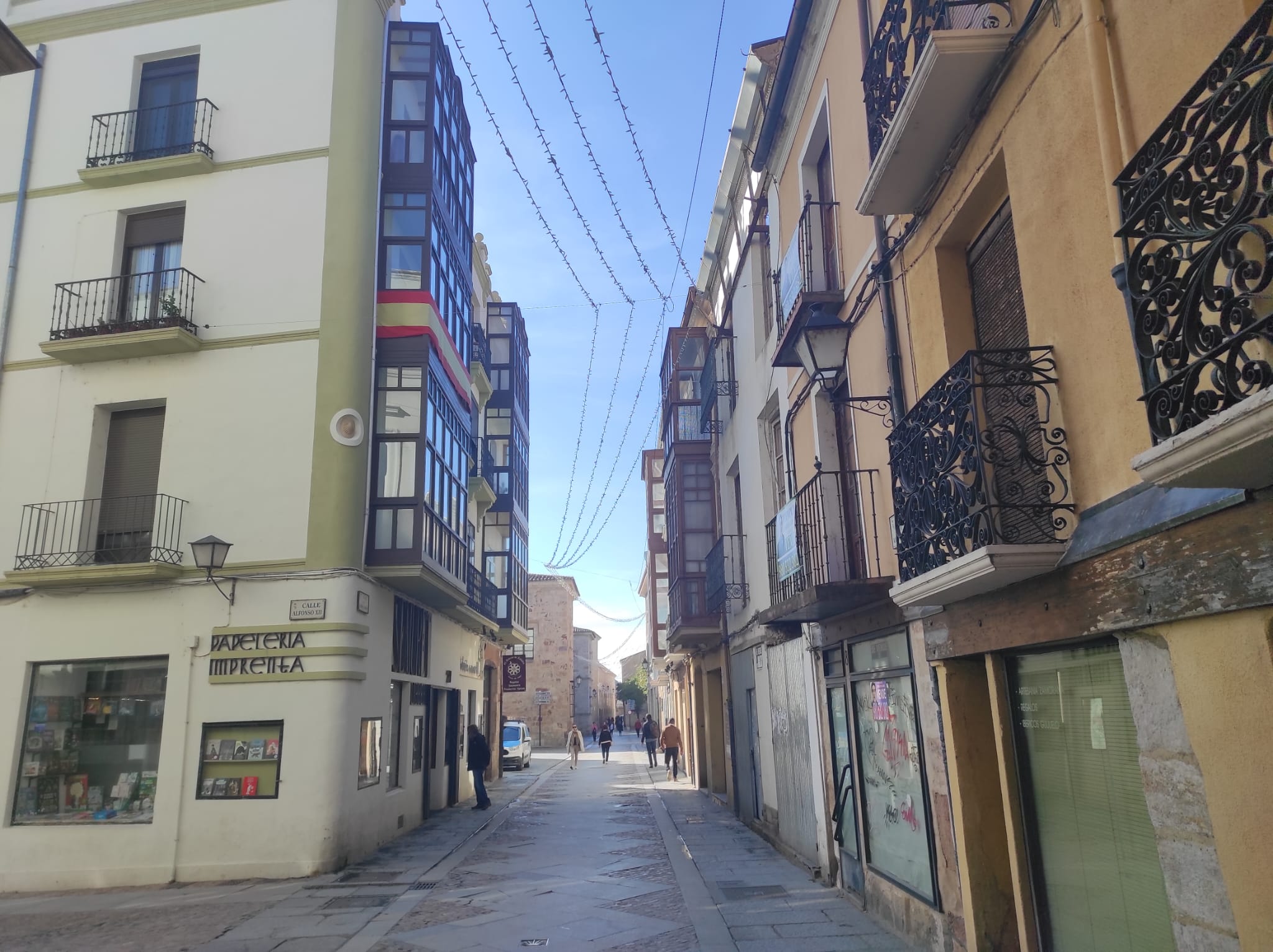 Comienza la instalación de la iluminación navideña en Zamora