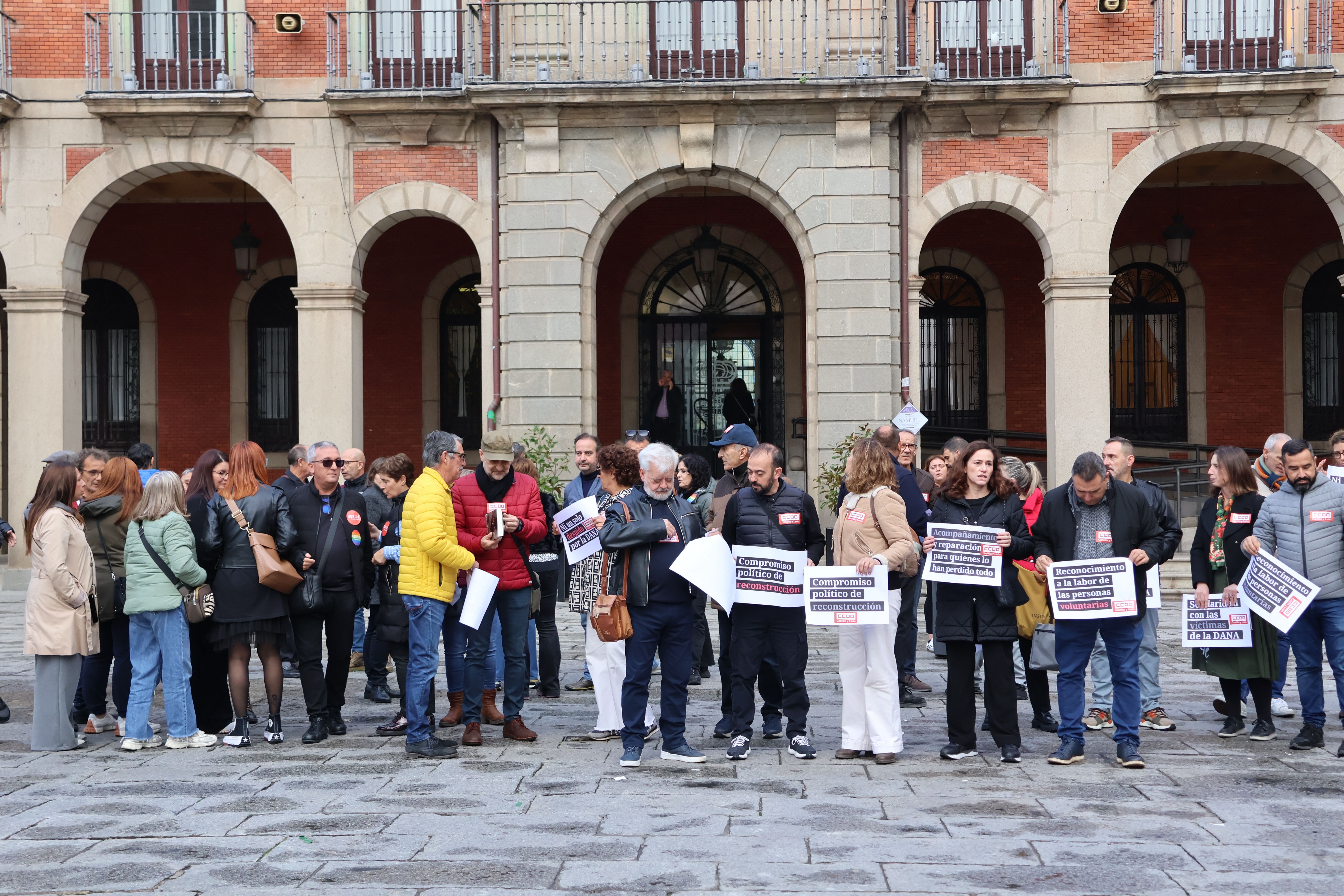 Manifestación de los sindicatos frente al Ayuntamiento (5)