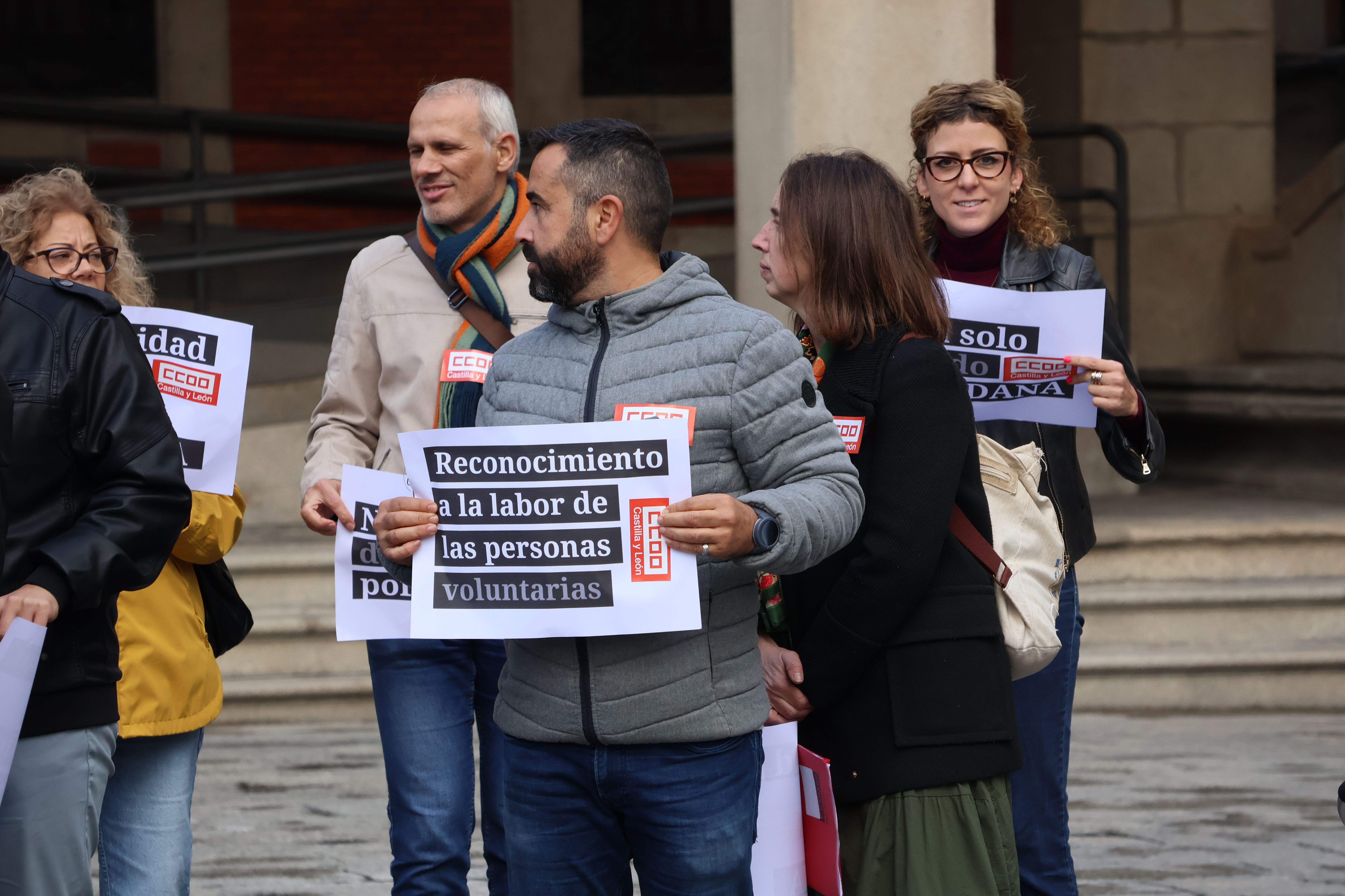 Manifestación de los sindicatos frente al Ayuntamiento (7)