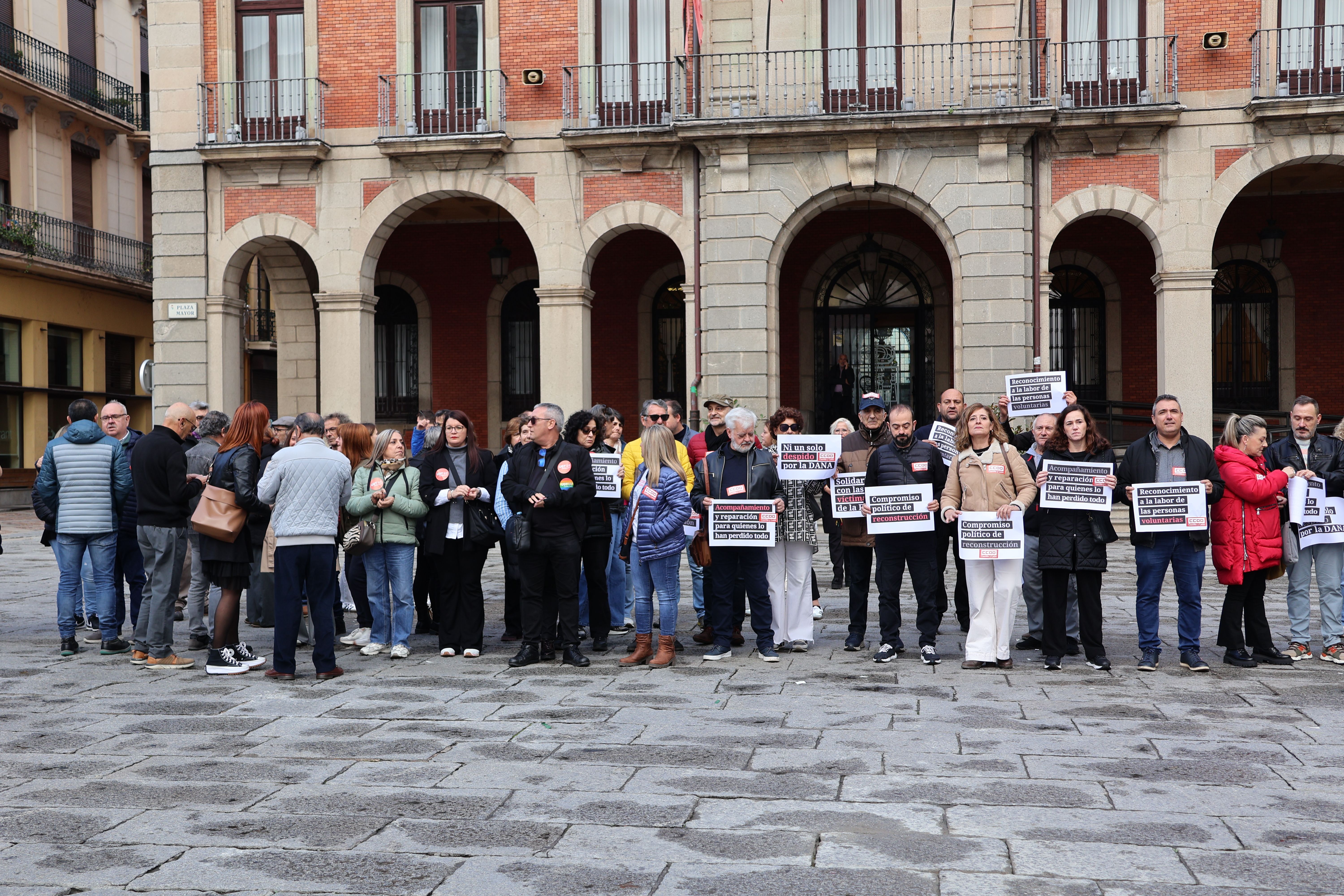 Manifestación de los sindicatos frente al Ayuntamiento (8)