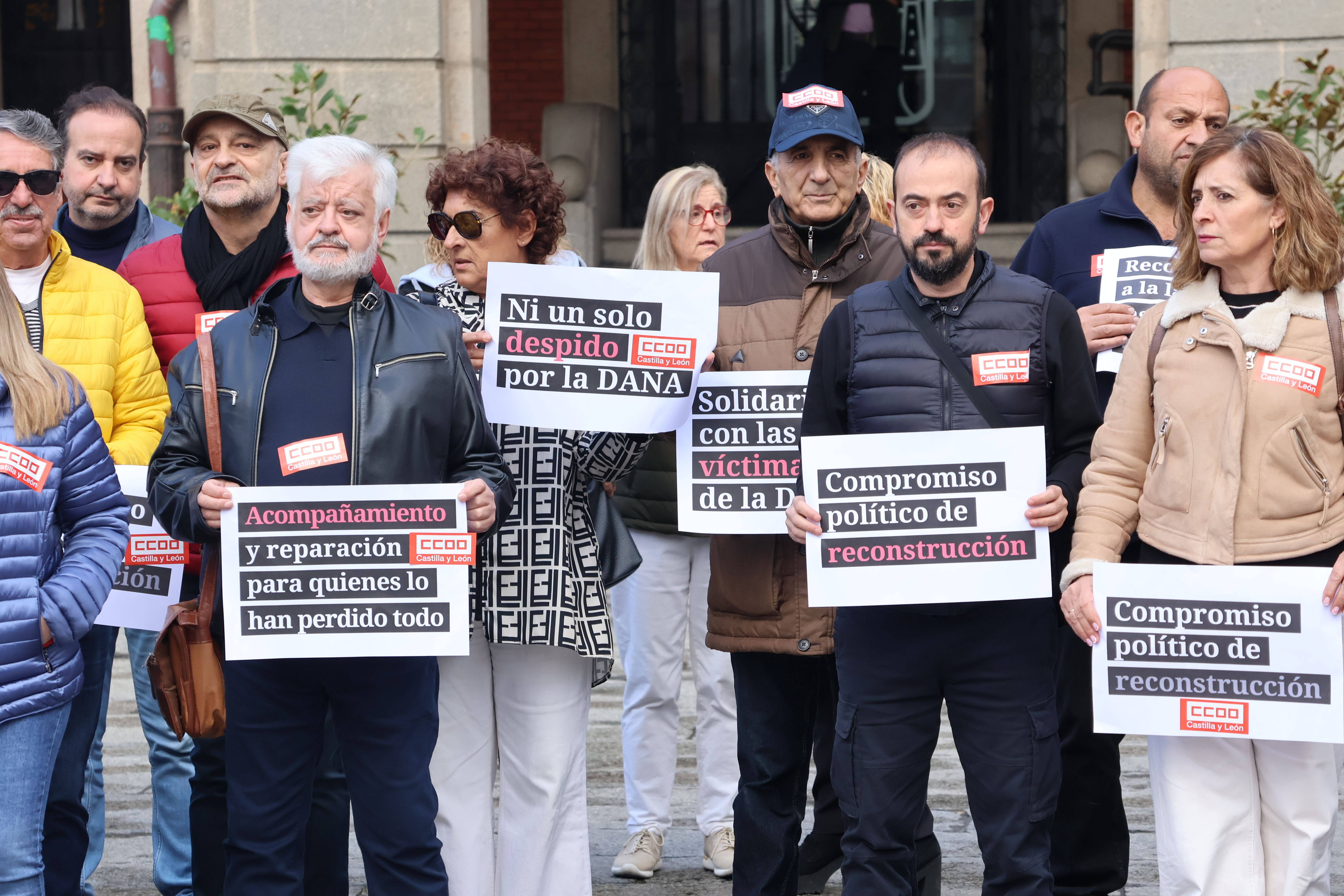 Manifestación de los sindicatos frente al Ayuntamiento (10)