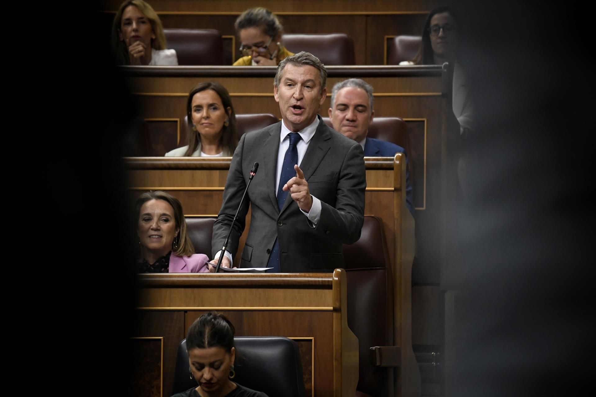 El presidente del PP, Alberto Núñez Feijóo, interviene durante una sesión de control al Gobierno, en el Congreso de los Diputados. EP.