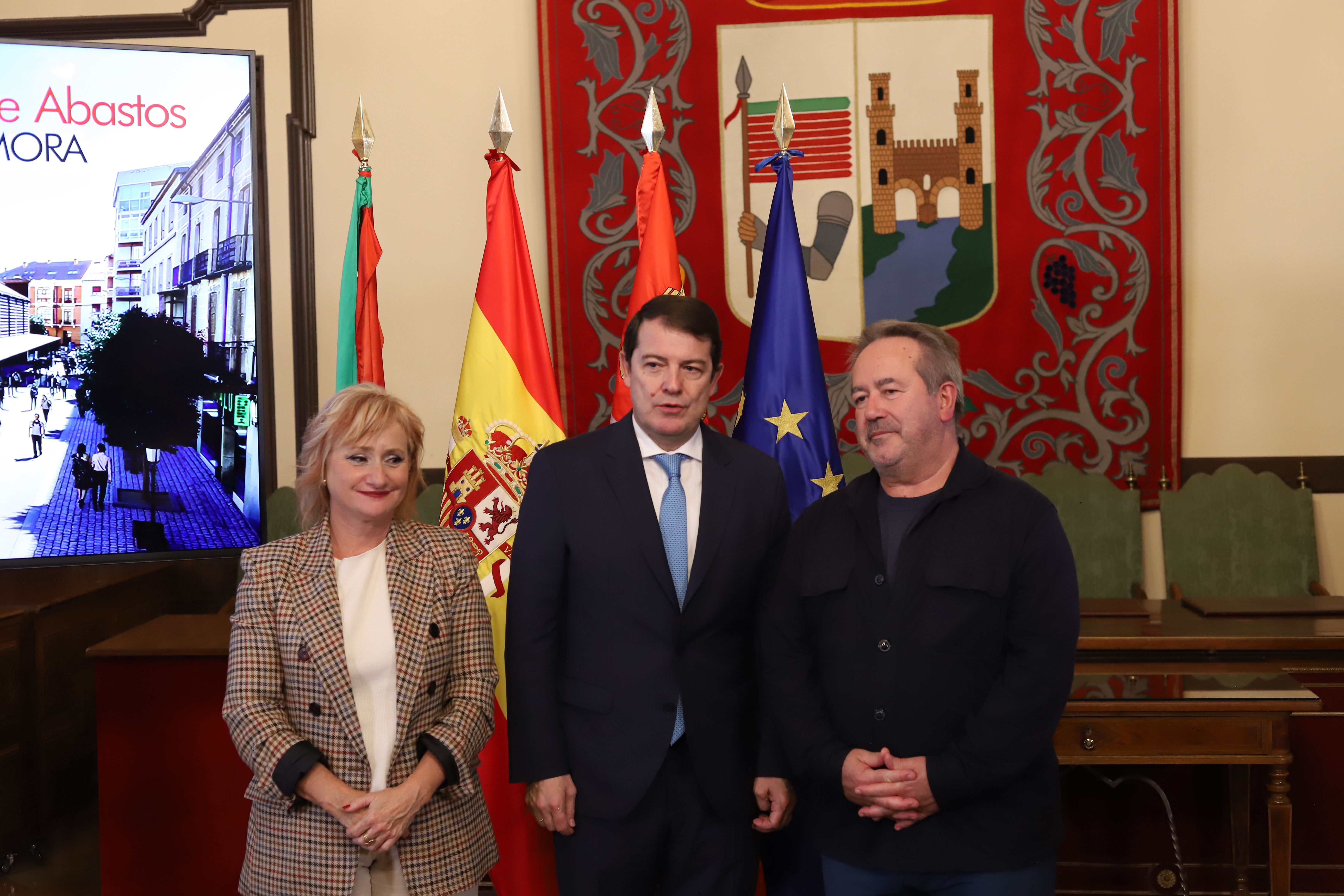 Visita de Alfonso Fernández Mañueco a las obras del Mercado de Abastos