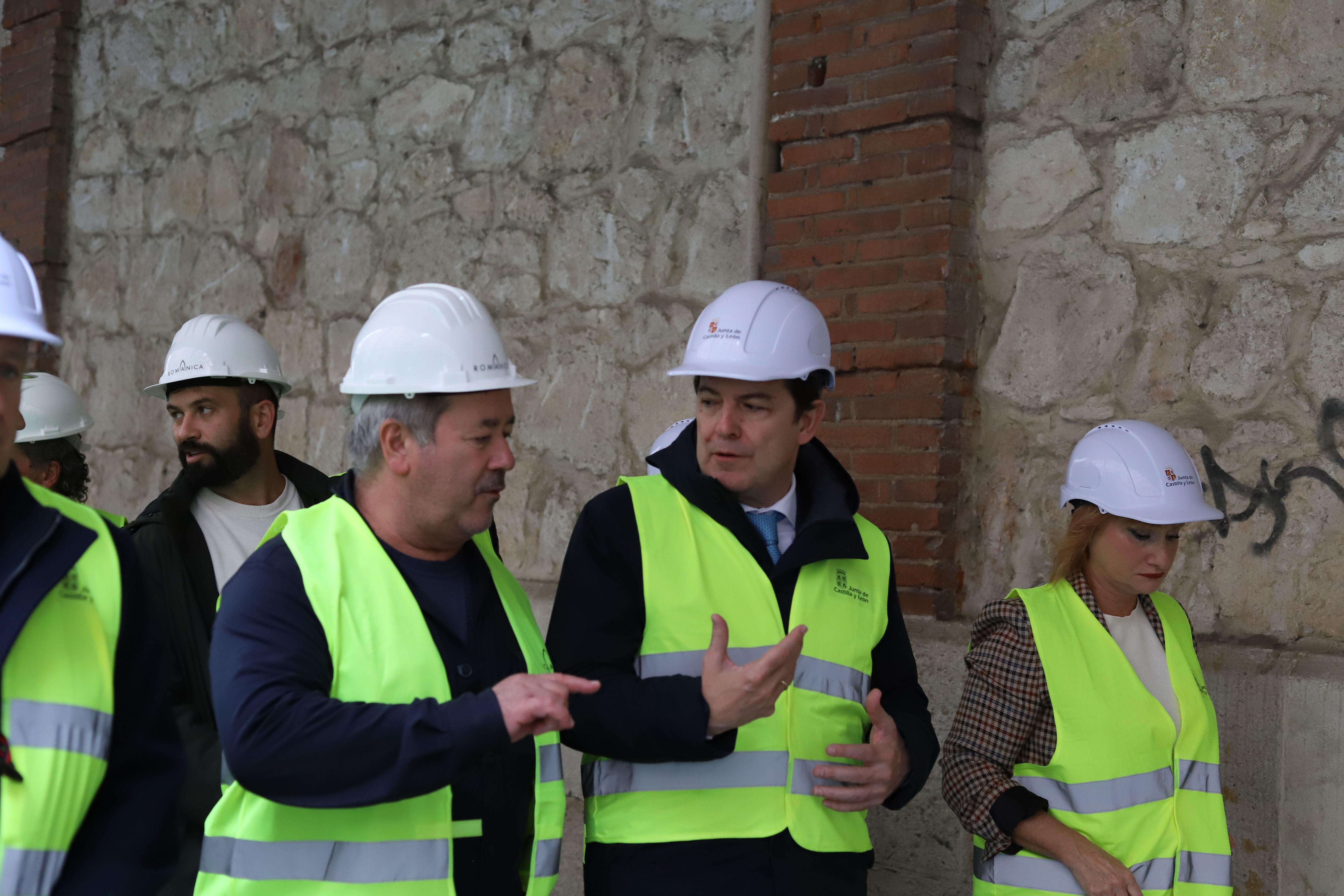 Visita de Alfonso Fernández Mañueco a las obras del Mercado de Abastos