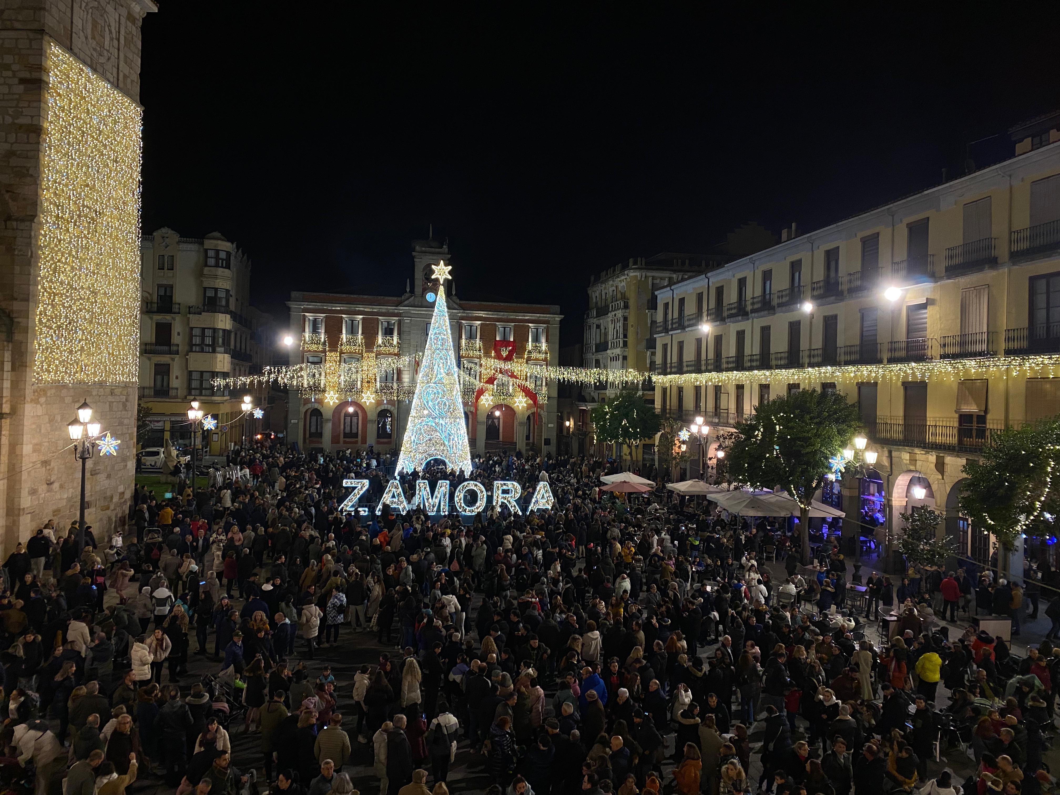 Encendido de las luces de Navidad en Zamora. FOTO: María Lorenzo