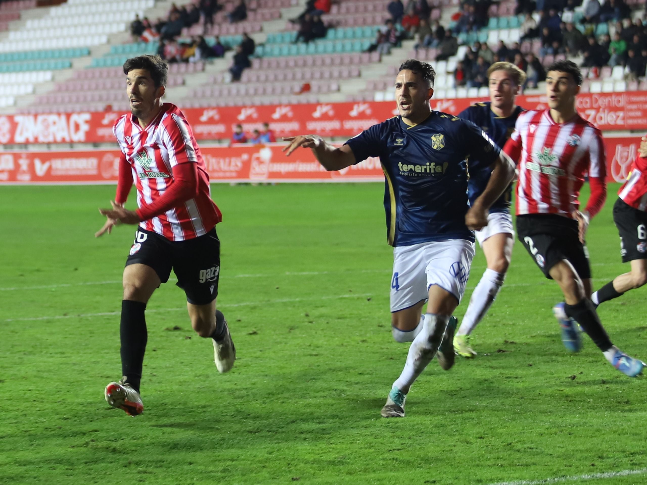 Carlos Gutiérrez durante el Zamora CF - Tenerife