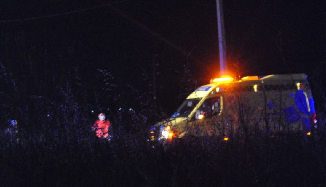 Ambulancia en un accidente nocturno