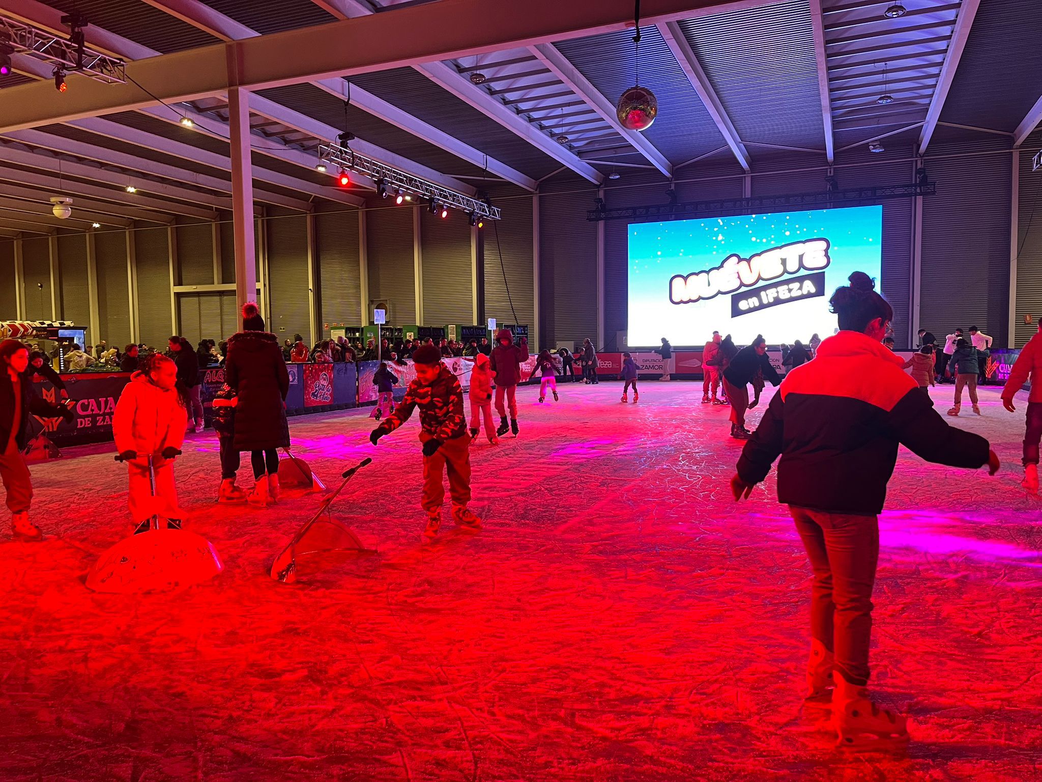 Pista de hielo de la feria Muévete