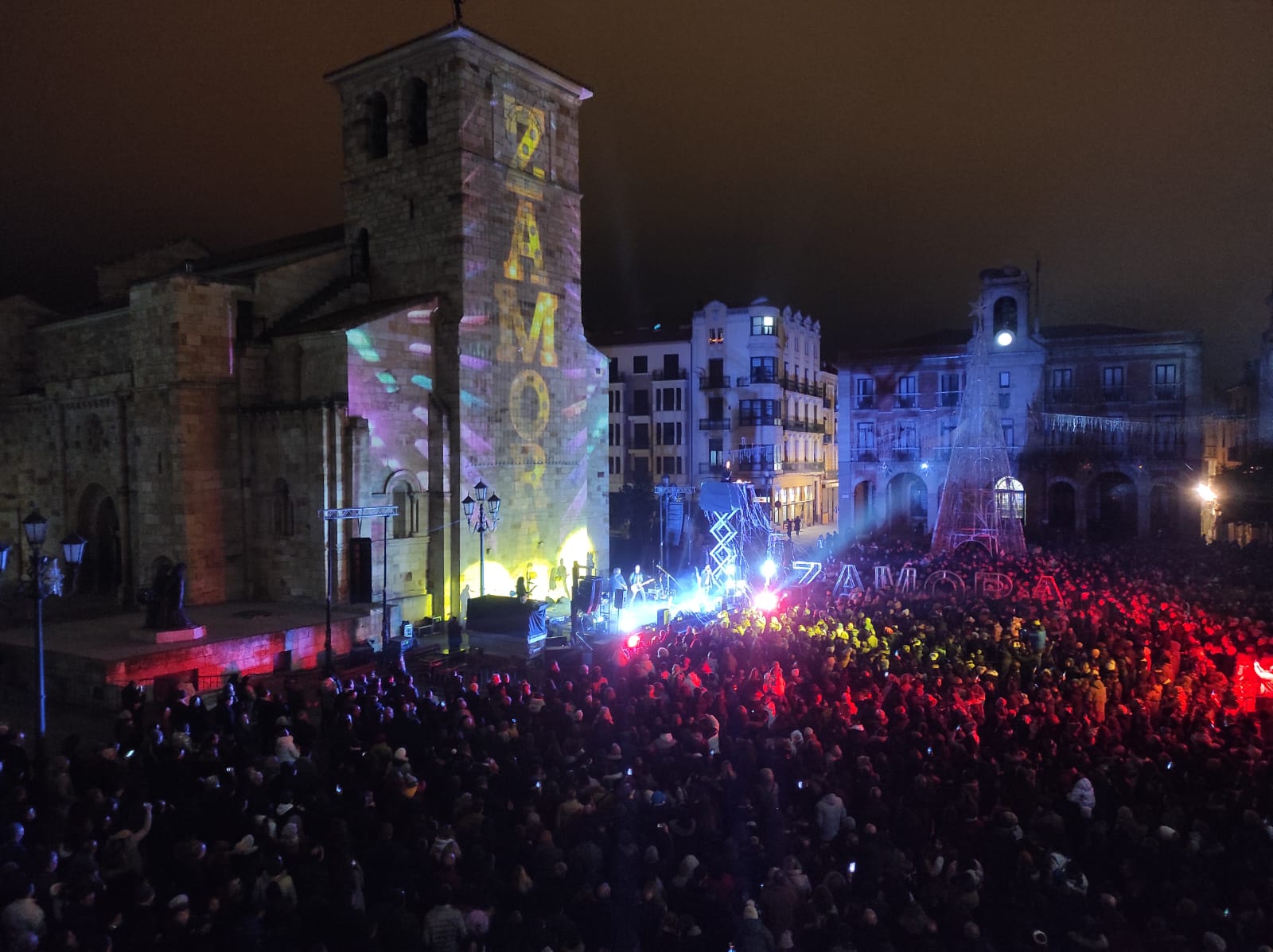 La Plaza Mayor, en ebullición por la celebración de la Nochenueva