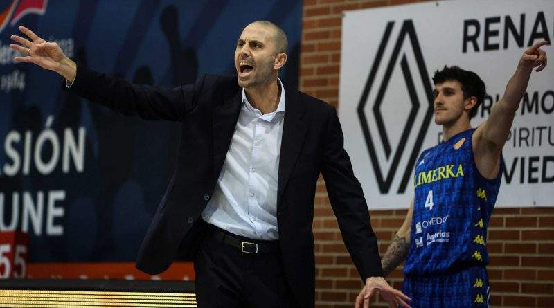 Javi Rodríguez, entrenador del Alimerka Oviedo: Foto: Alimerka Oviedo