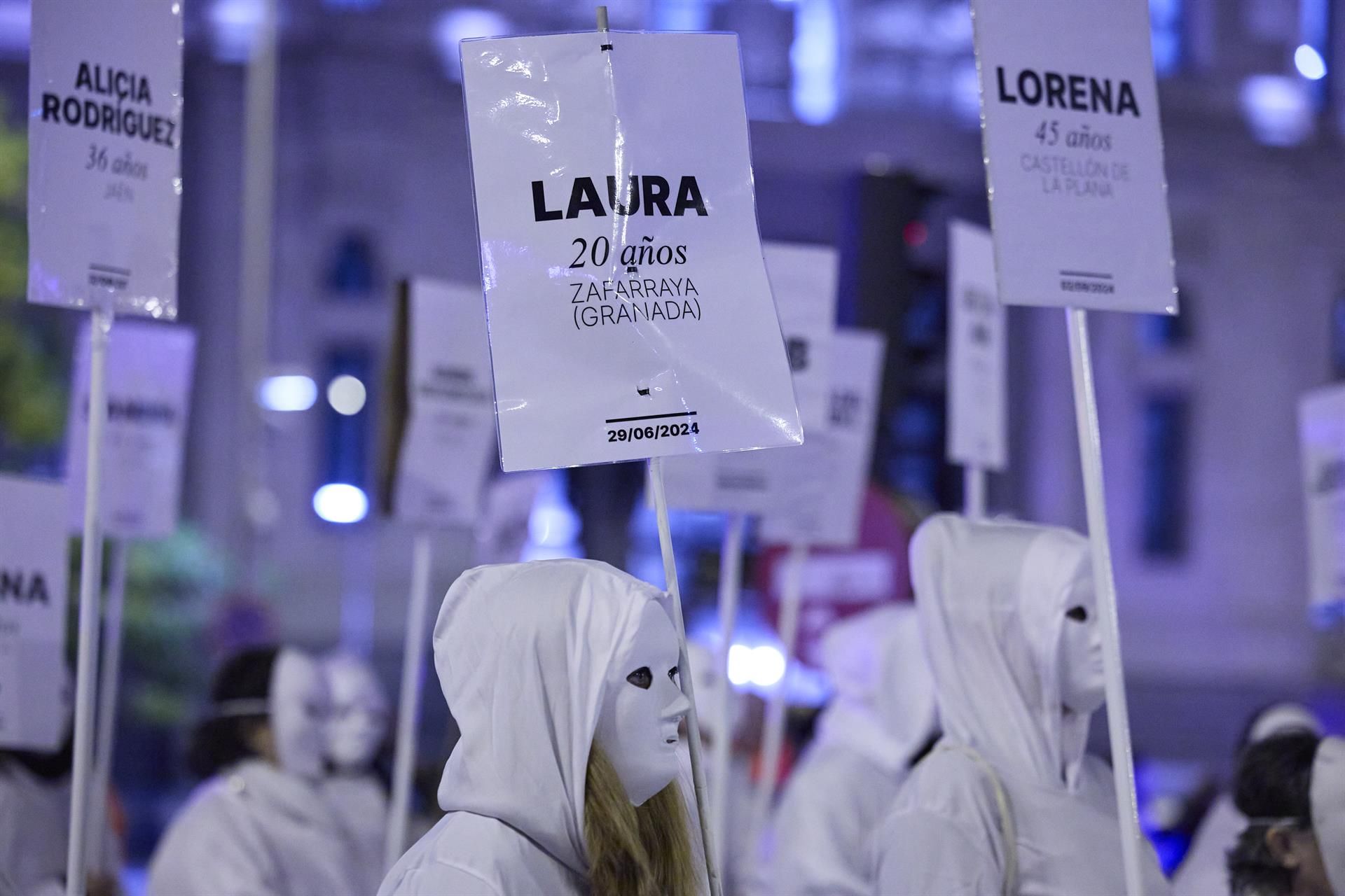 Decenas de personas durante la manifestación organizada por el Foro de Madrid Contra la Violencia a las Mujeres con motivo del 25N - Jesús Hellín - Europa Press - Archivo