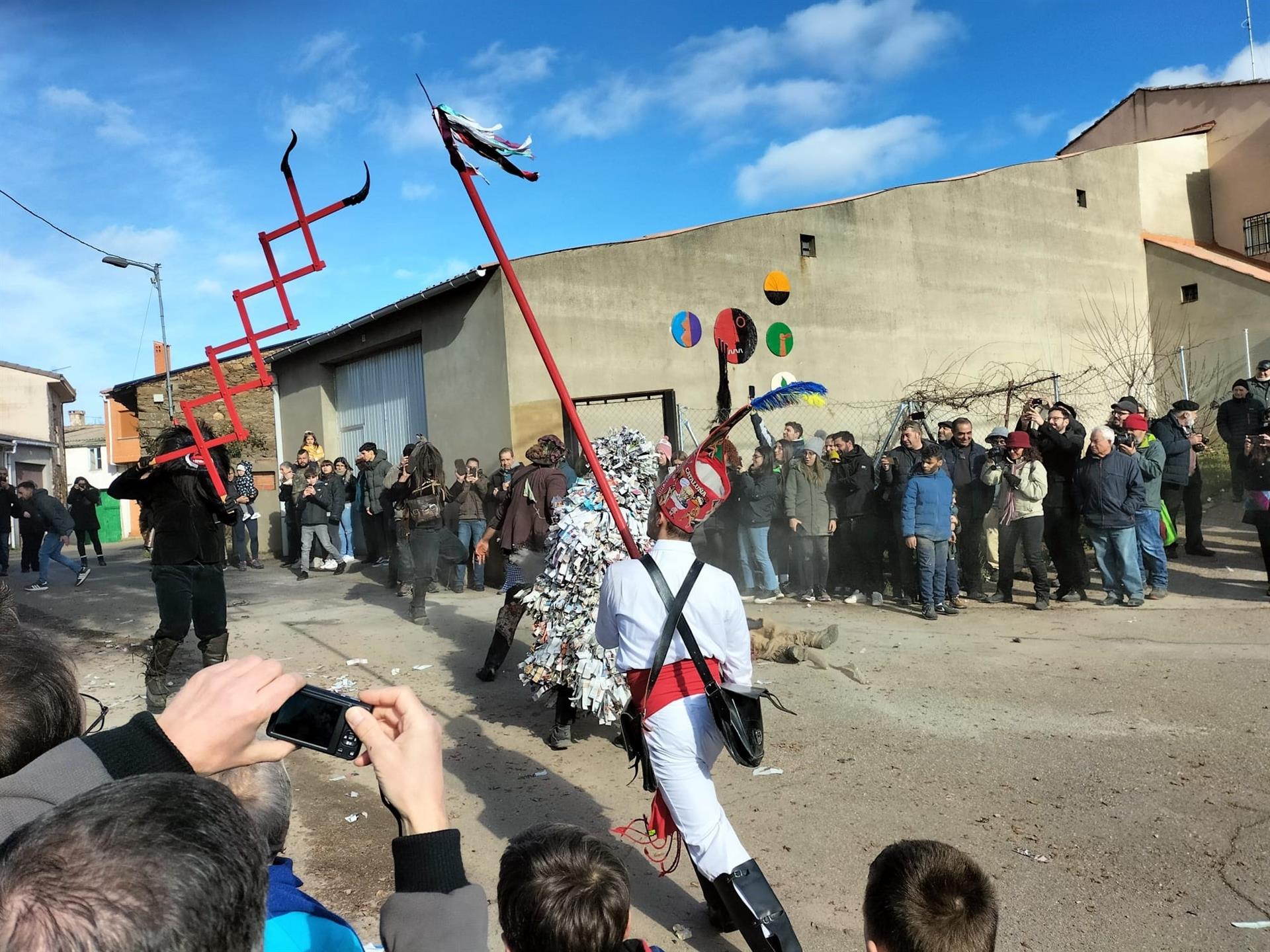 Mascarada 'Los Carochos' - ASOCIACIÓN CULTURAL AMANECER DE ALISTE