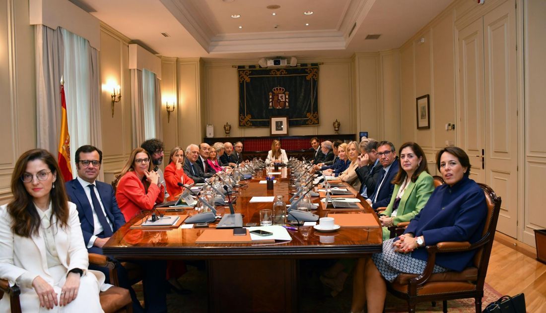 La presidenta del Tribunal Supremo y del Consejo General del Poder Judicial, Isabel Perelló (c), durante el primer pleno del nuevo Poder Judicial, el pasado 25 de septiembre. CGPJ Archivo EP