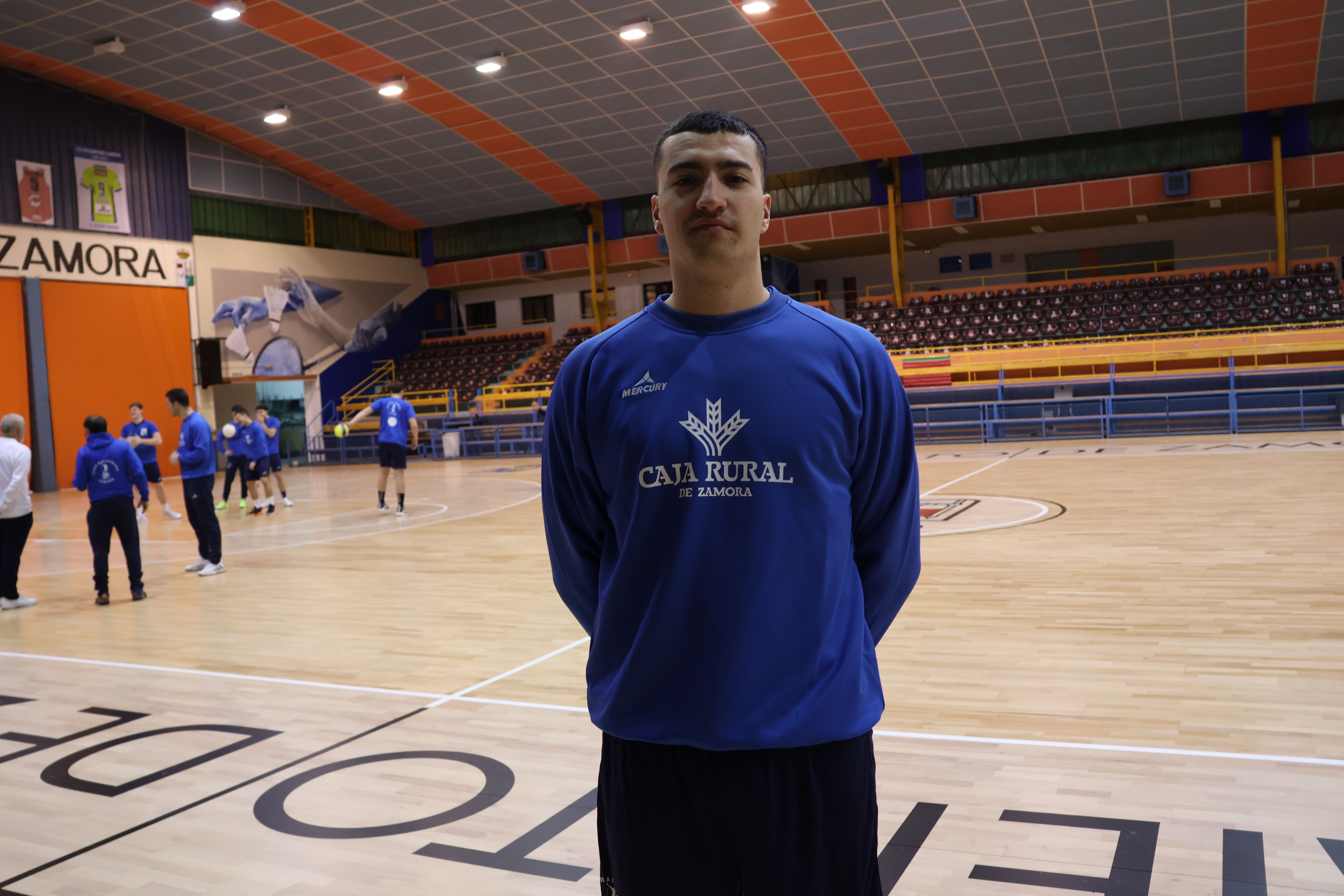 Raúl Escudero, nuevo jugador del Balonmano Zamora, primer entrenamiento 2025.