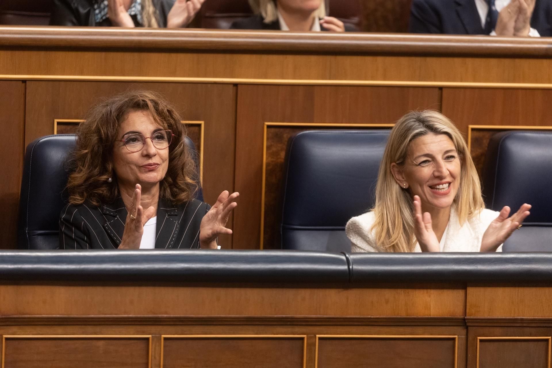 La vicepresidenta primera y ministra de Hacienda, María Jesús Montero y la vicepresidenta segunda y ministra de Trabajo, Yolanda Díaz. EP