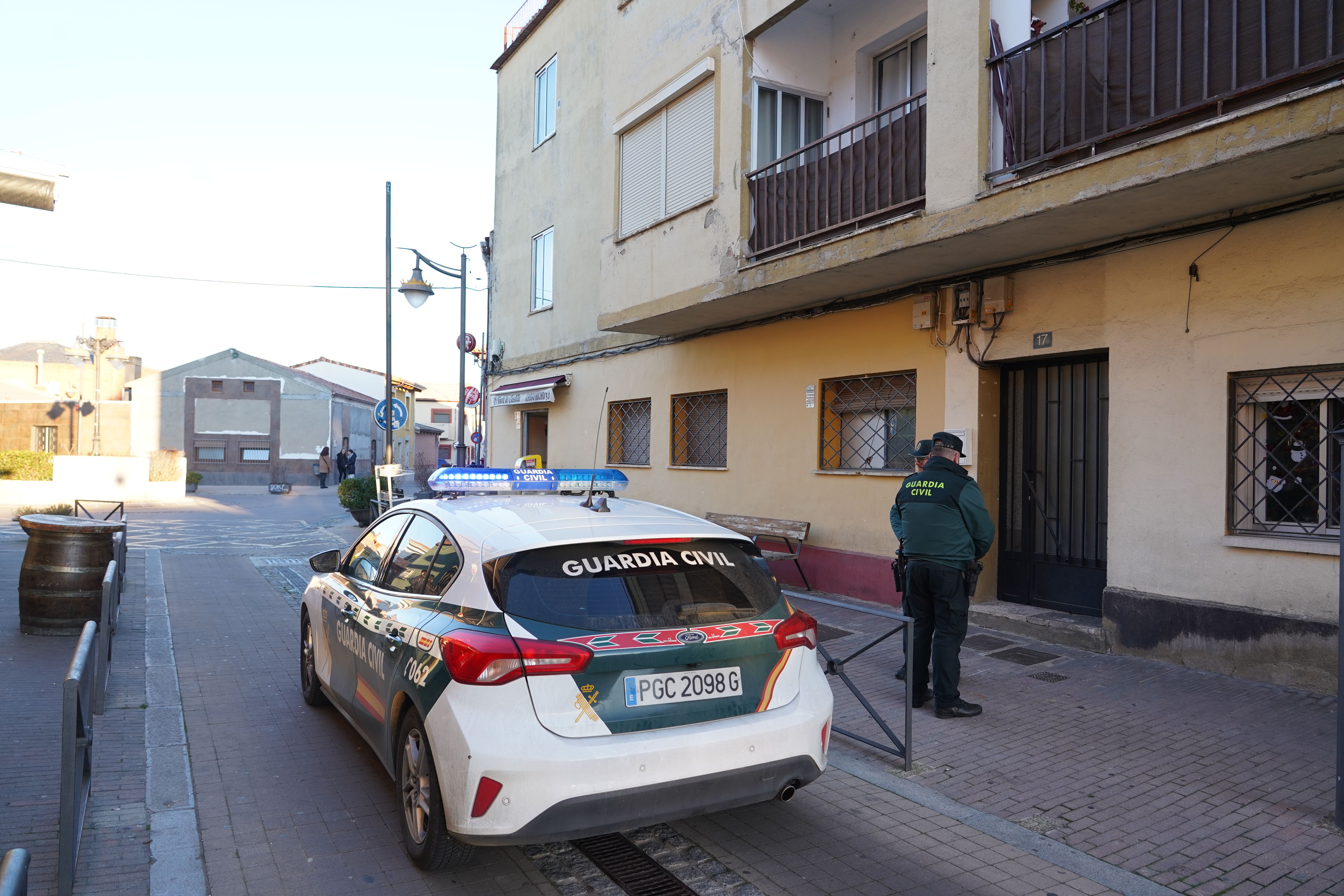 Miriam Chacón  ICAL . Un hombre mata a puñaladas a la pareja de su ex en Viana de Cega (Valladolid), tras acceder a su domicilio de madrugada