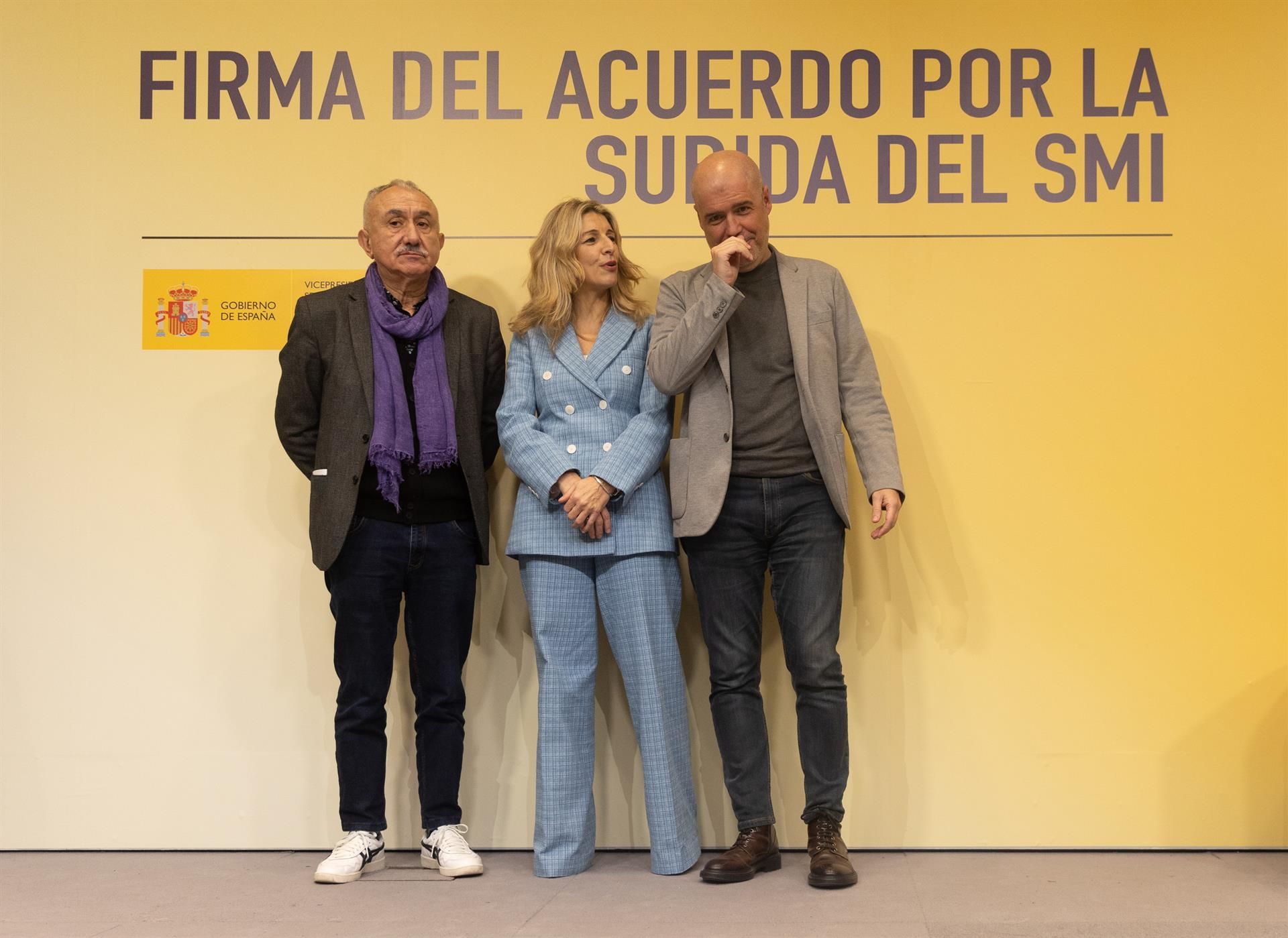 La vicepresidenta segunda del Gobierno y ministra de Trabajo y Economía Social, Yolanda Díaz (c), junto a los secretarios generales de CCOO, Unai Sordo (d), y de UGT, Pepe Álvarez (i). Eduardo Parra - Europa Press - Archivo