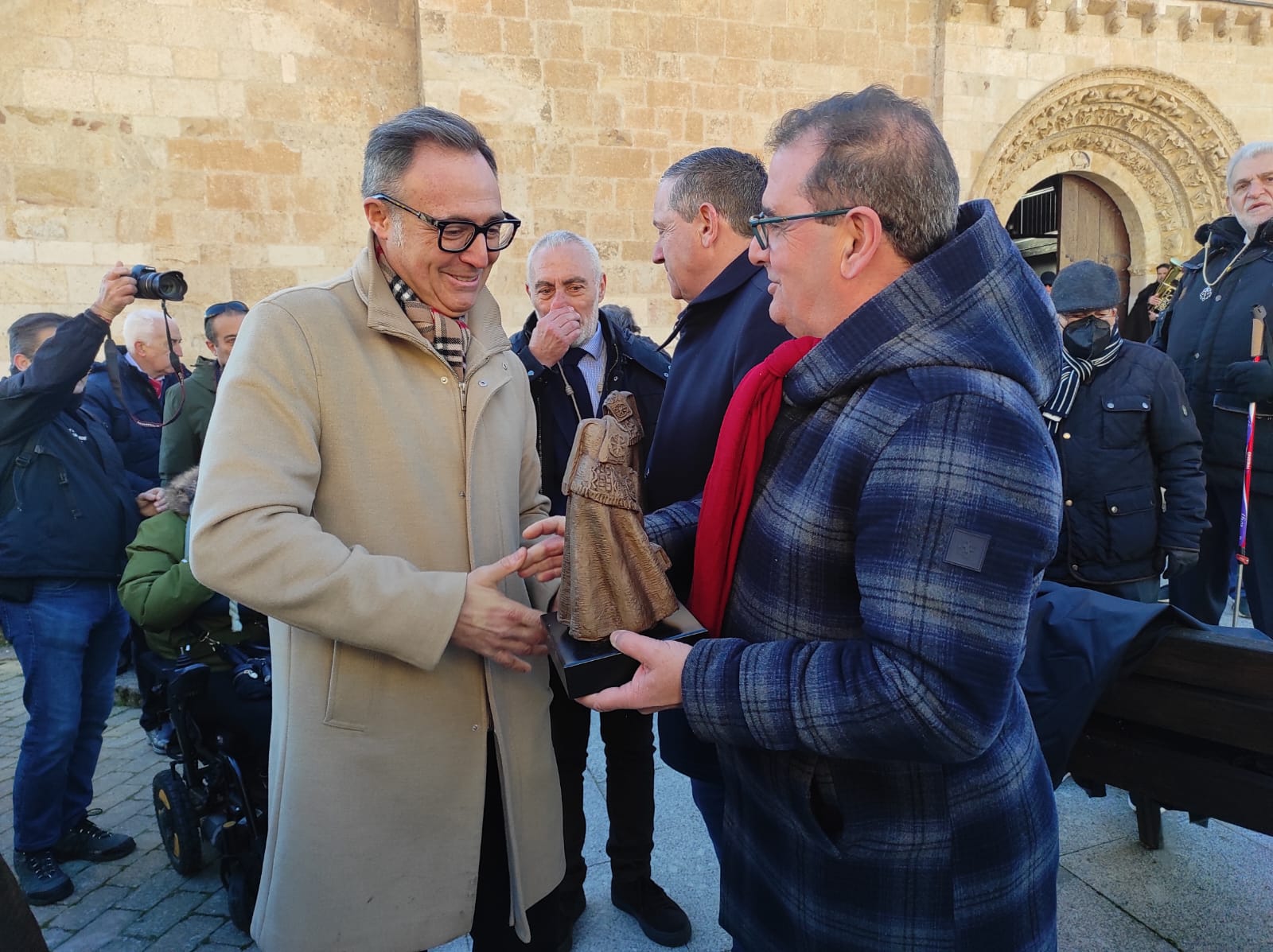 Inauguración de la escultura en honor a Ricardo Flecha en Olivares