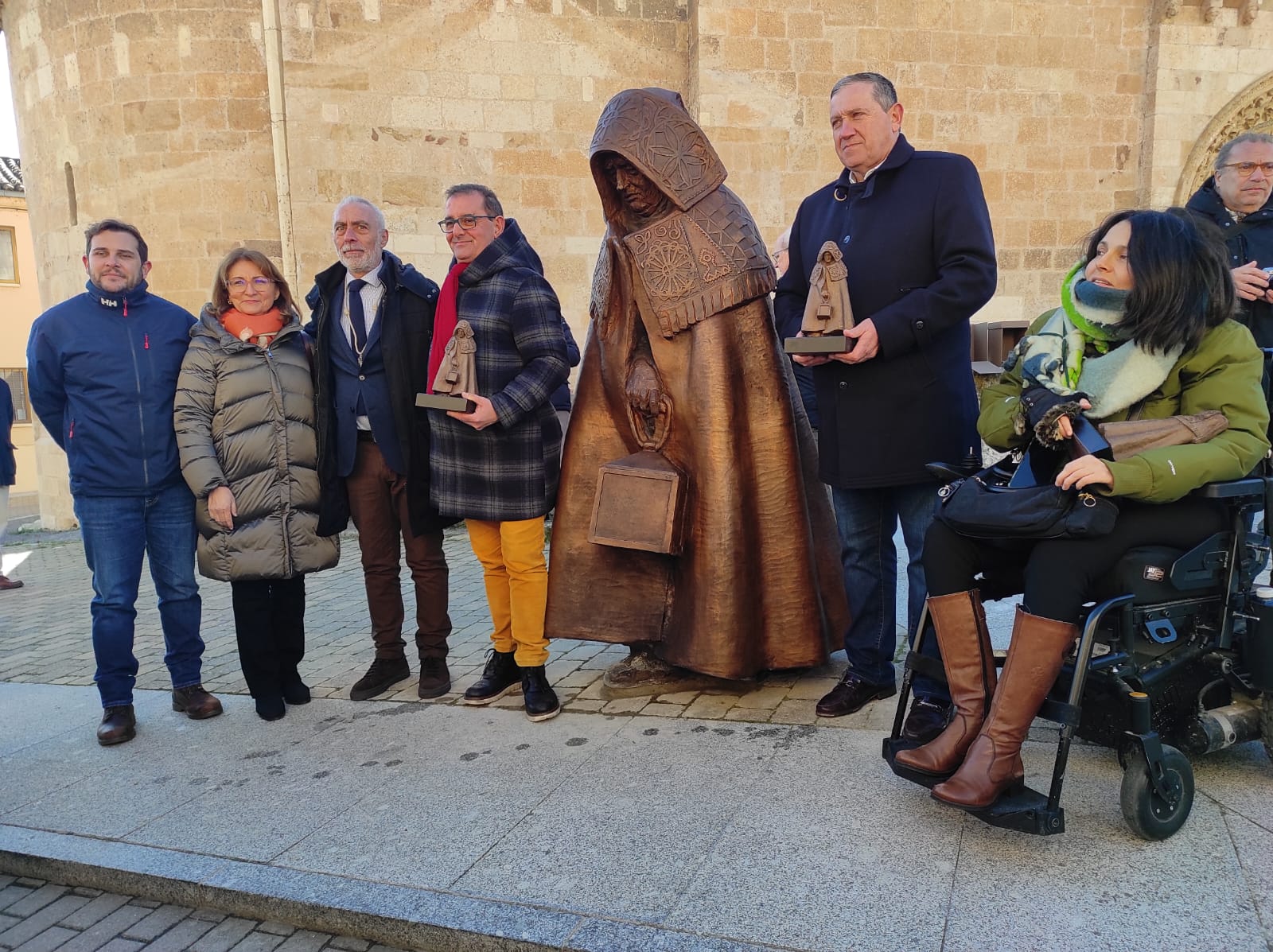 Inauguración de la escultura en honor a Ricardo Flecha en Olivares