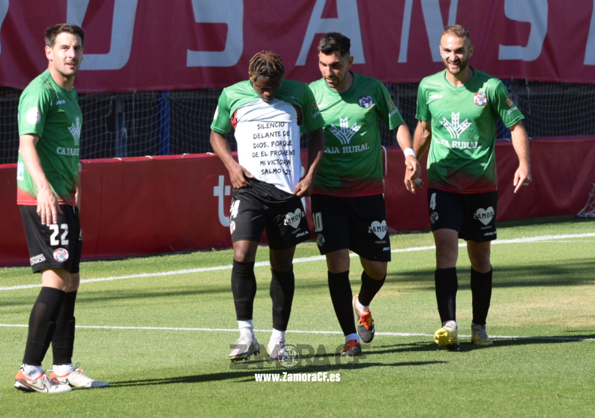 Luis Rivas celebra el gol del ascenso a Primera Federación contra San Sebastián de los Reyes. FOTO: ZAMORA CF.