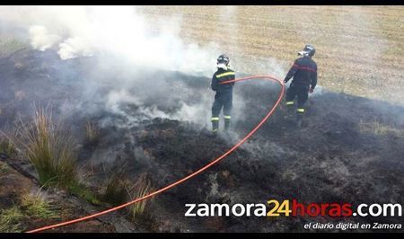  Los Bomberos apagan un pequeño incendio en Monfarracinos 