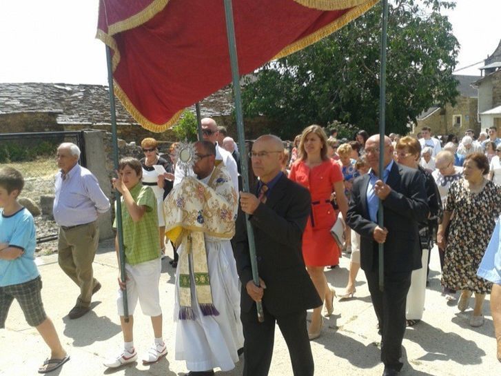  Los vecinos de la zona celebran su día grande de Santiago Apostol 